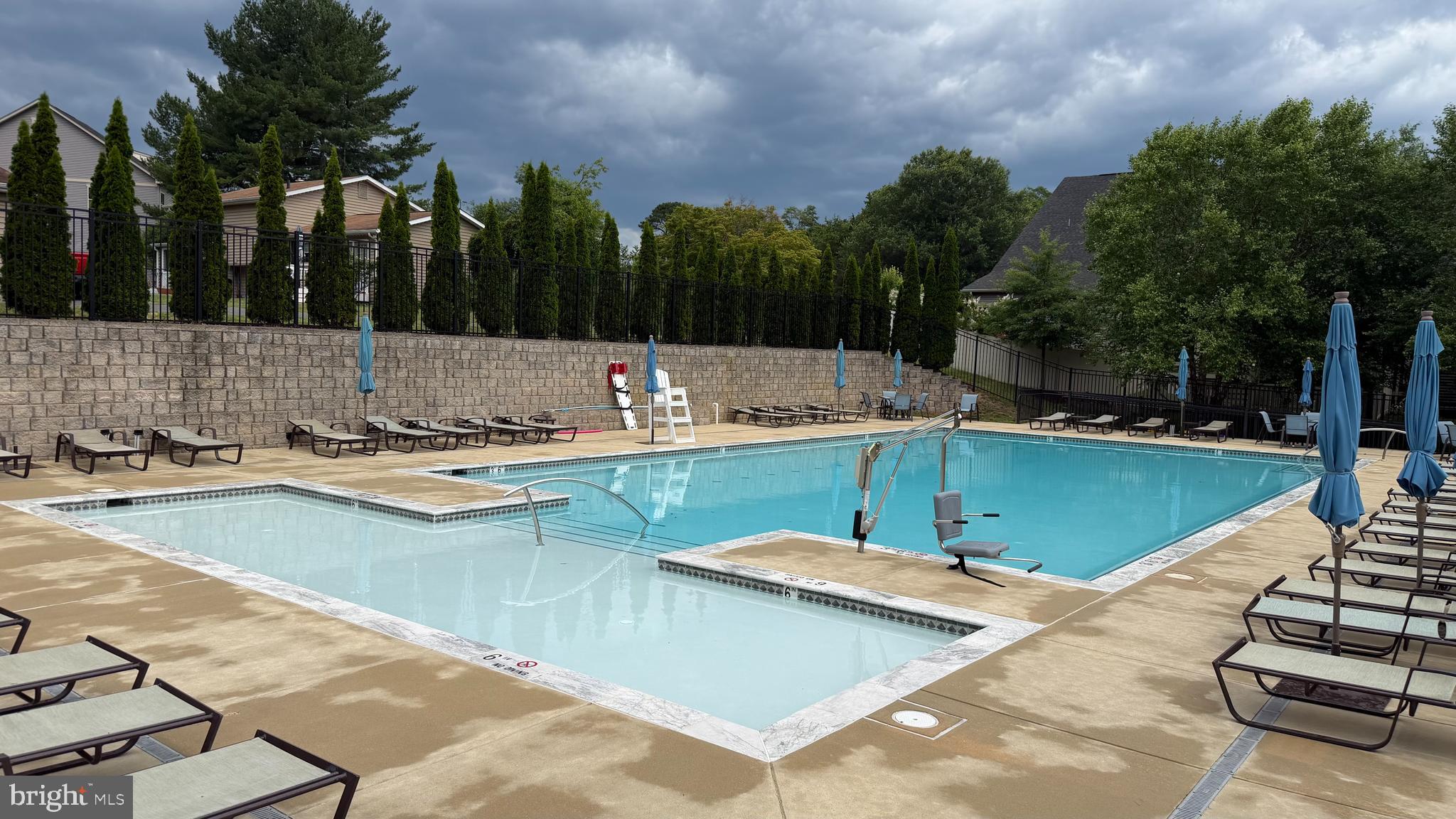 PONDVIEW - Residential