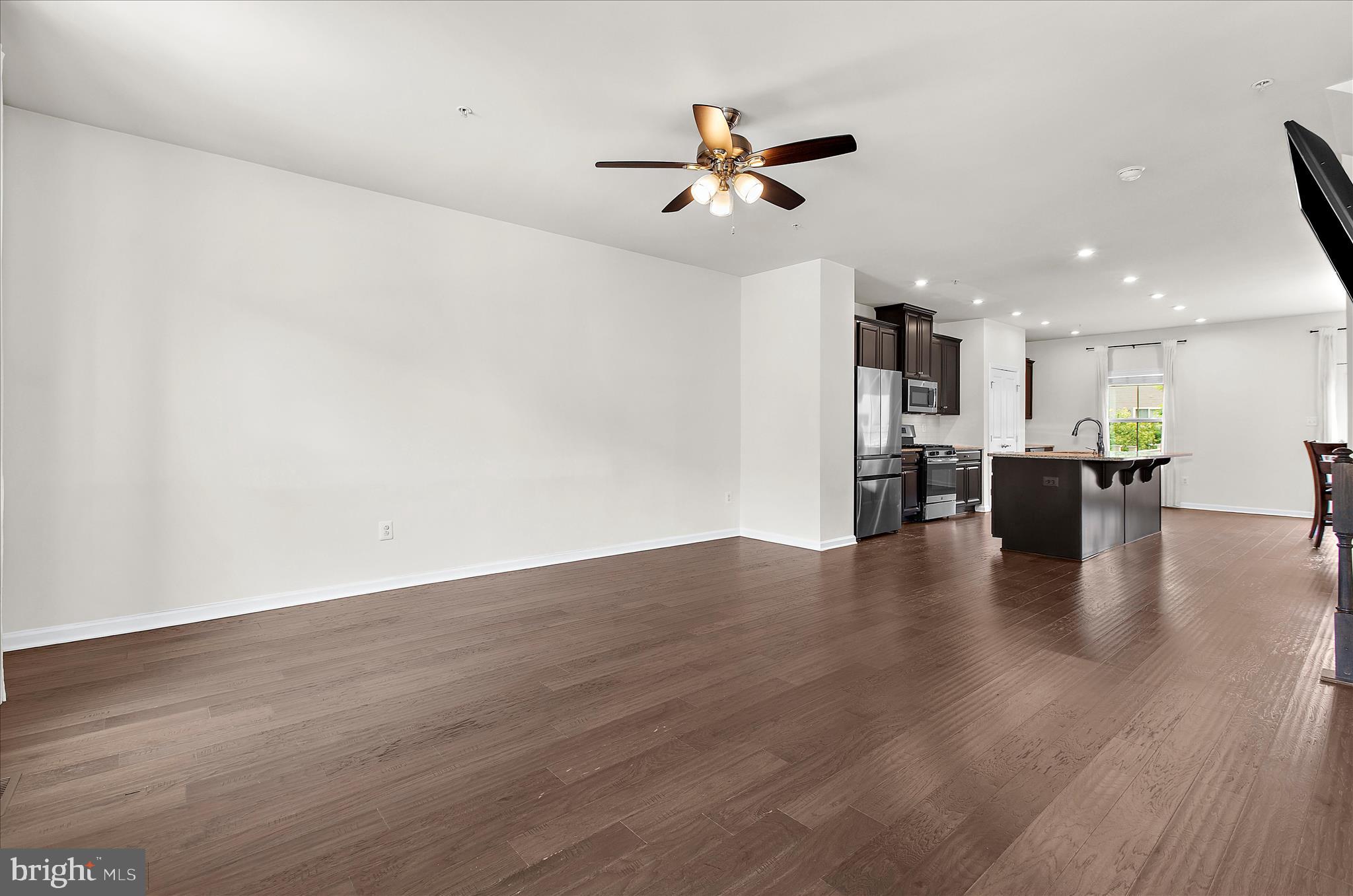 PONDVIEW - Residential