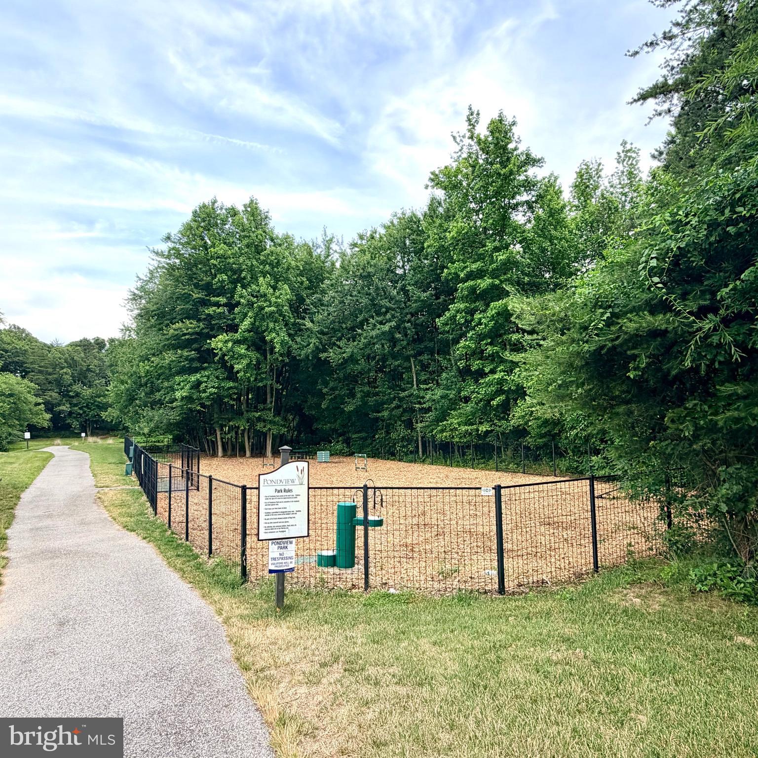 PONDVIEW - Residential