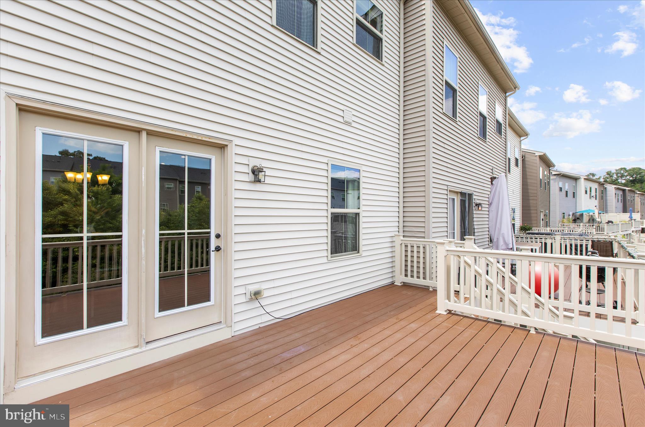 PONDVIEW - Residential