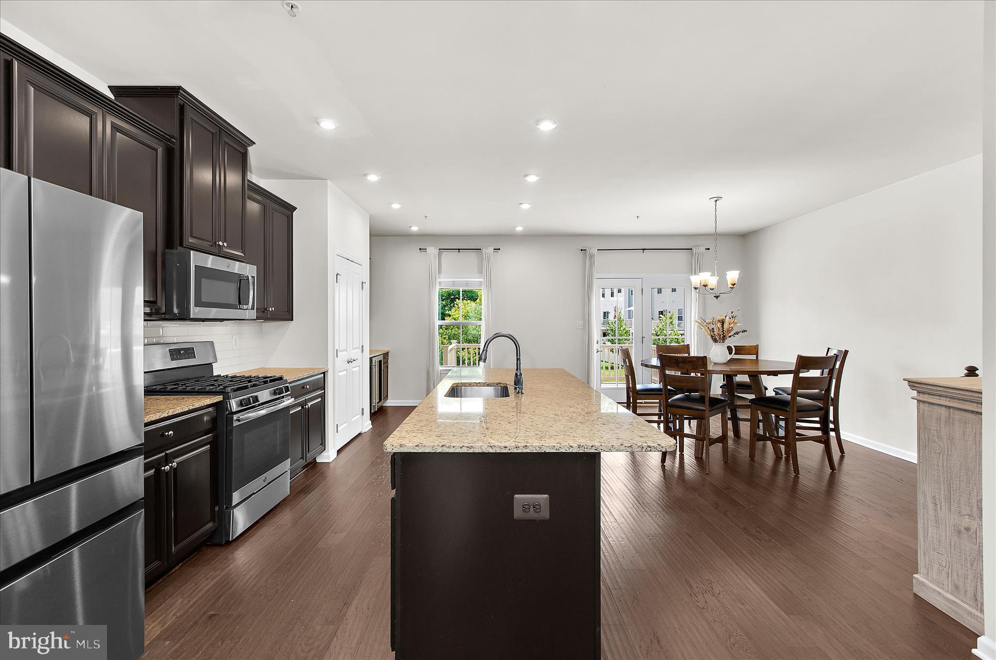 PONDVIEW - Residential