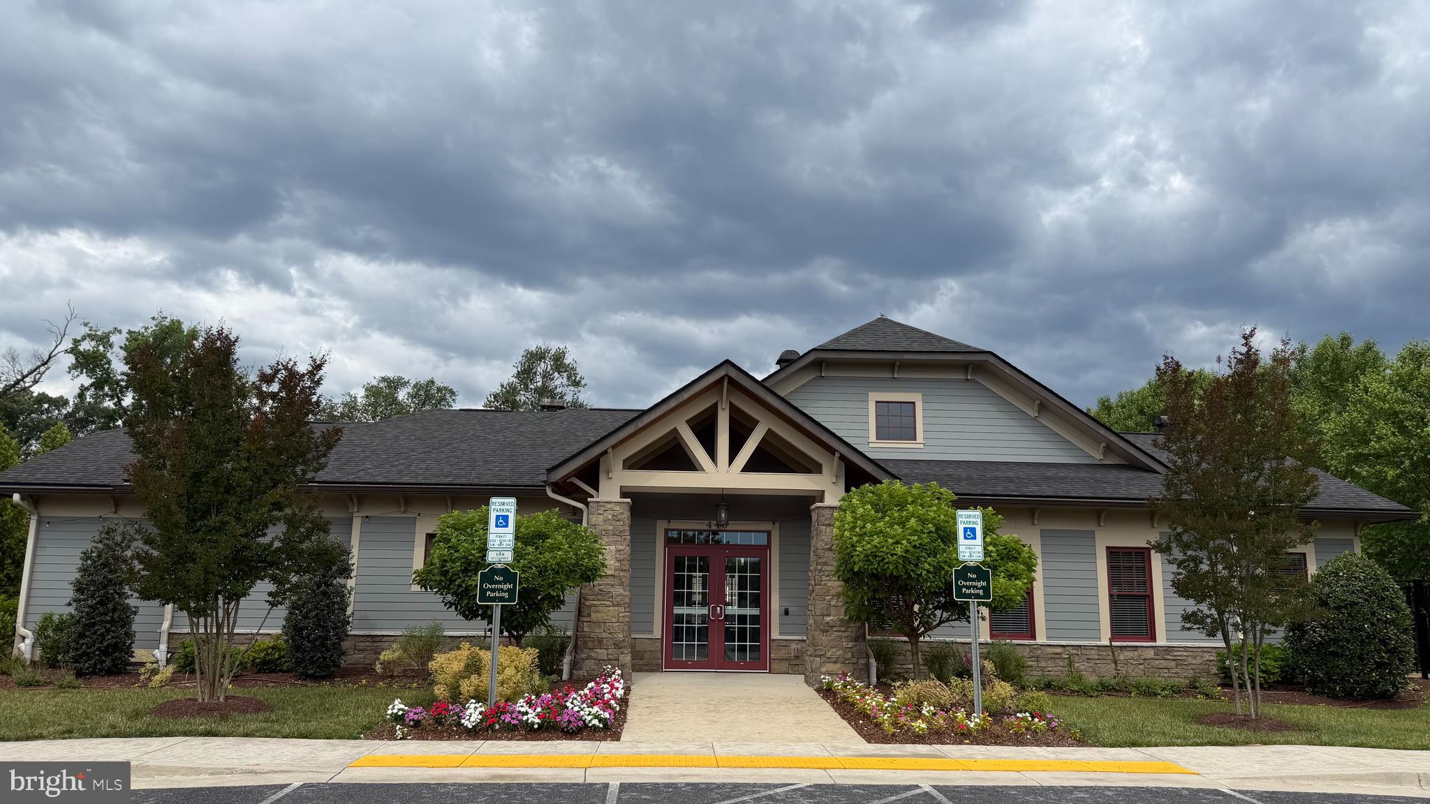 PONDVIEW - Residential