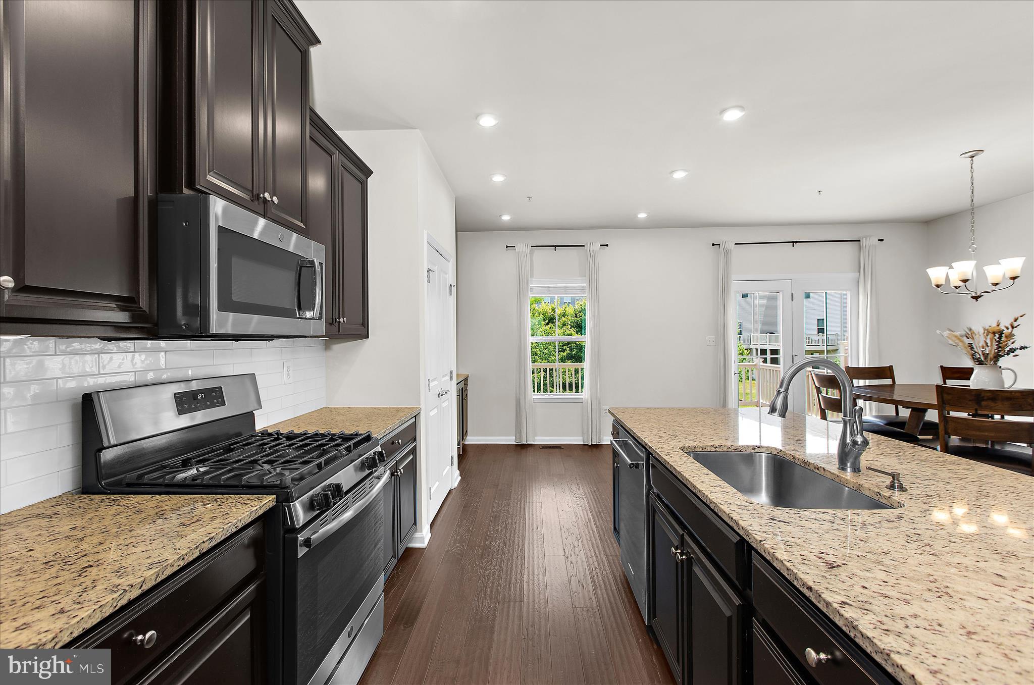 PONDVIEW - Residential