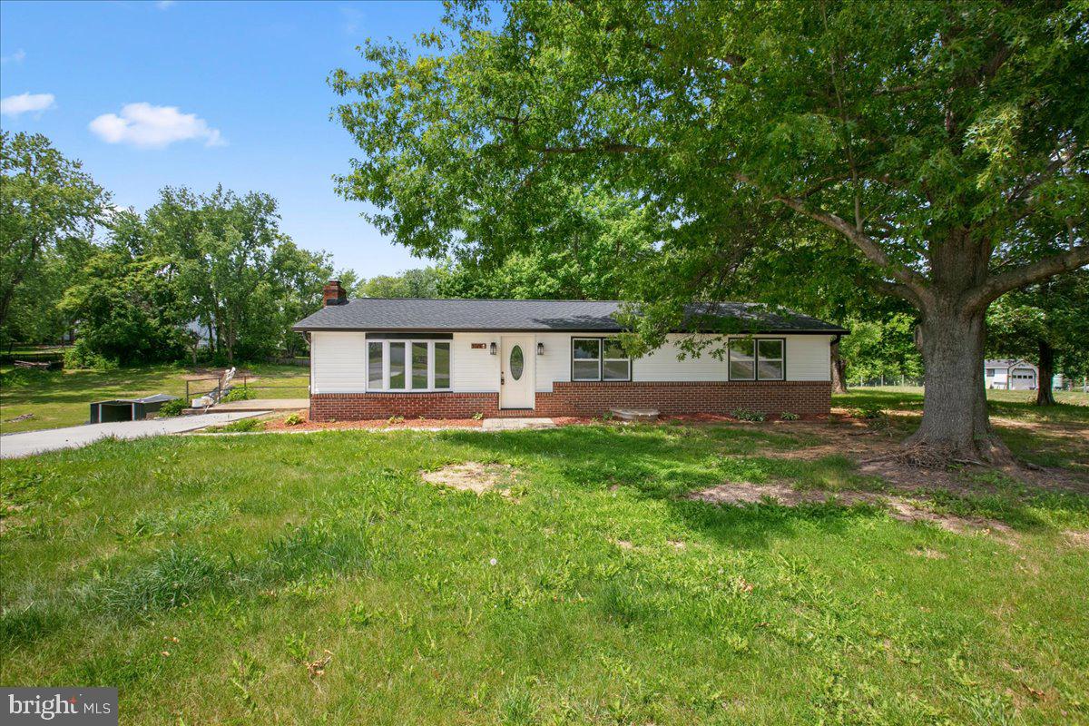 Beautiful house recently renovated from top to the bottom with New Kitchen, quartz countertops, SS appliances, New windows, New Roof, New Bathrooms, New water heather, New HVAC, New lighting fixtures, New washer and Dryer, New Floors throughout the house, Freshly painted throughout the house, fully finished walkout basement. Large yard. And more.... Convenient location. Ready to move in!!! This is a must see!!!