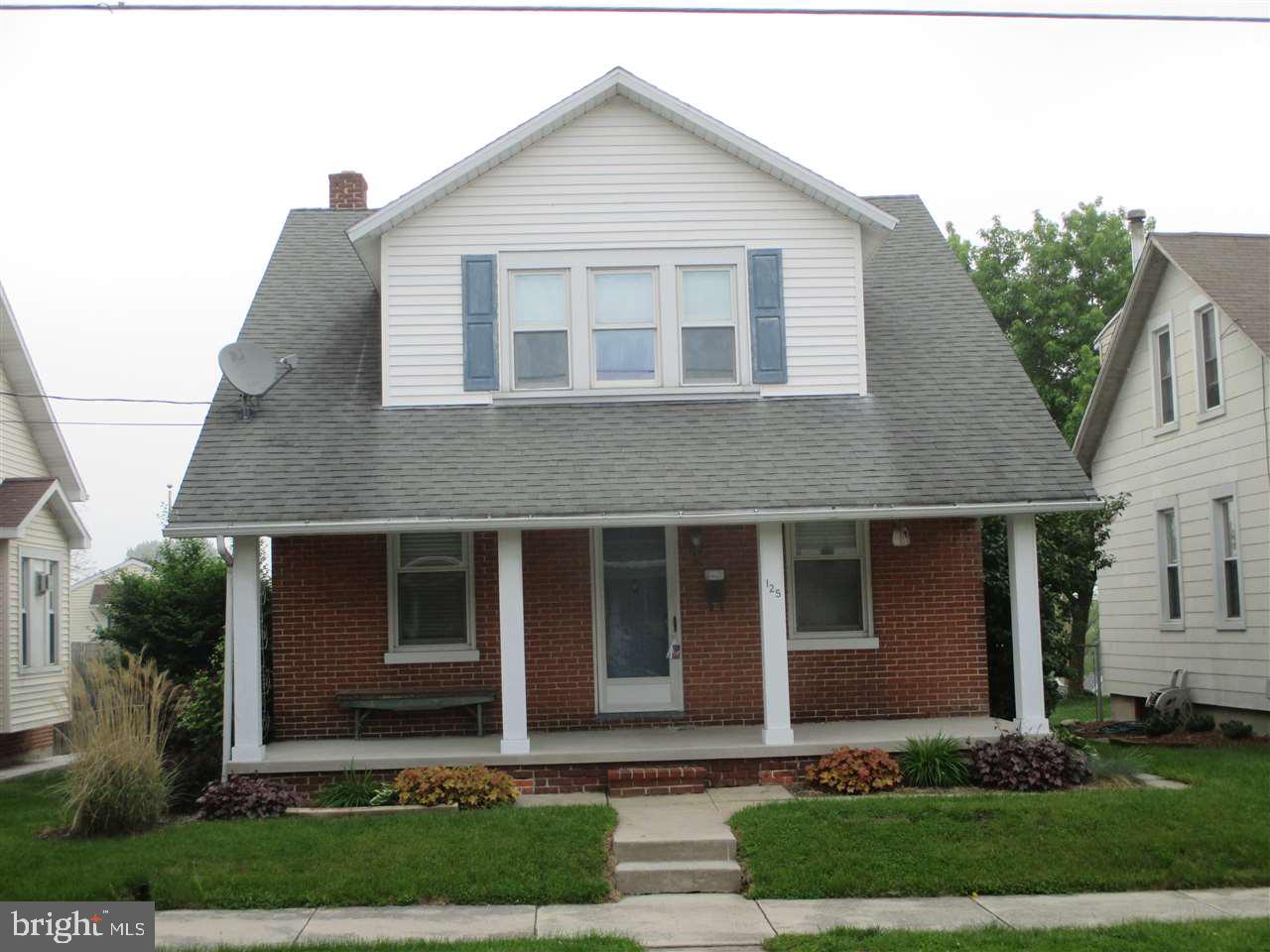 (Newer electric service, 3-car garage with second floor.  Back yard is private with 6' privacy fence.  Modernized Kitchen. Wood floors.   This property has 3 bedrooms and 1 full baths with 1421 sq. ft. N Walnut St is located in the Spring Grove Boro within the Spring Grove school district. Close to elementary, intermediate and high school   SHORT SALE.  GREAT PRICE!!