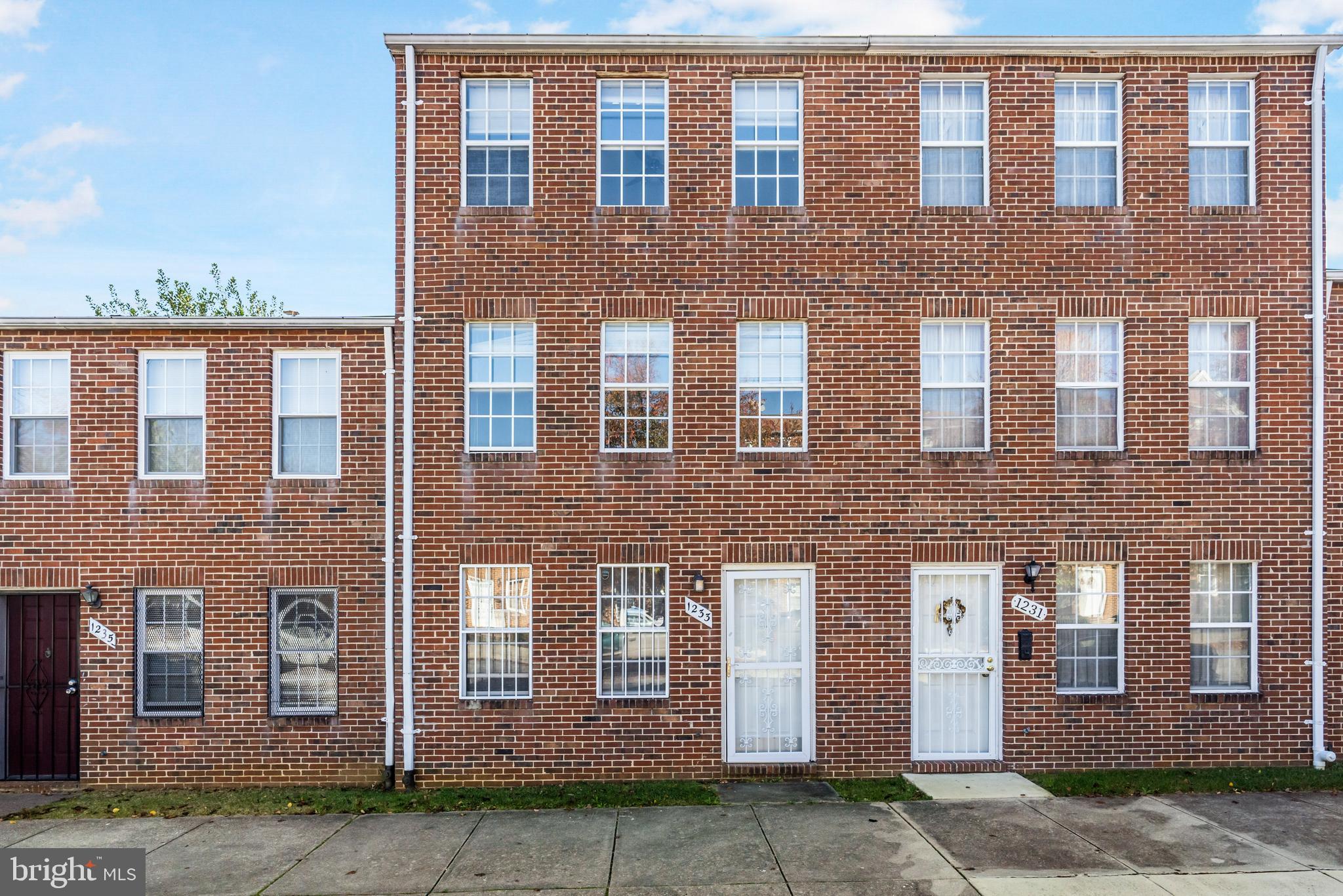 ASHLAND MEWS - Residential Lease