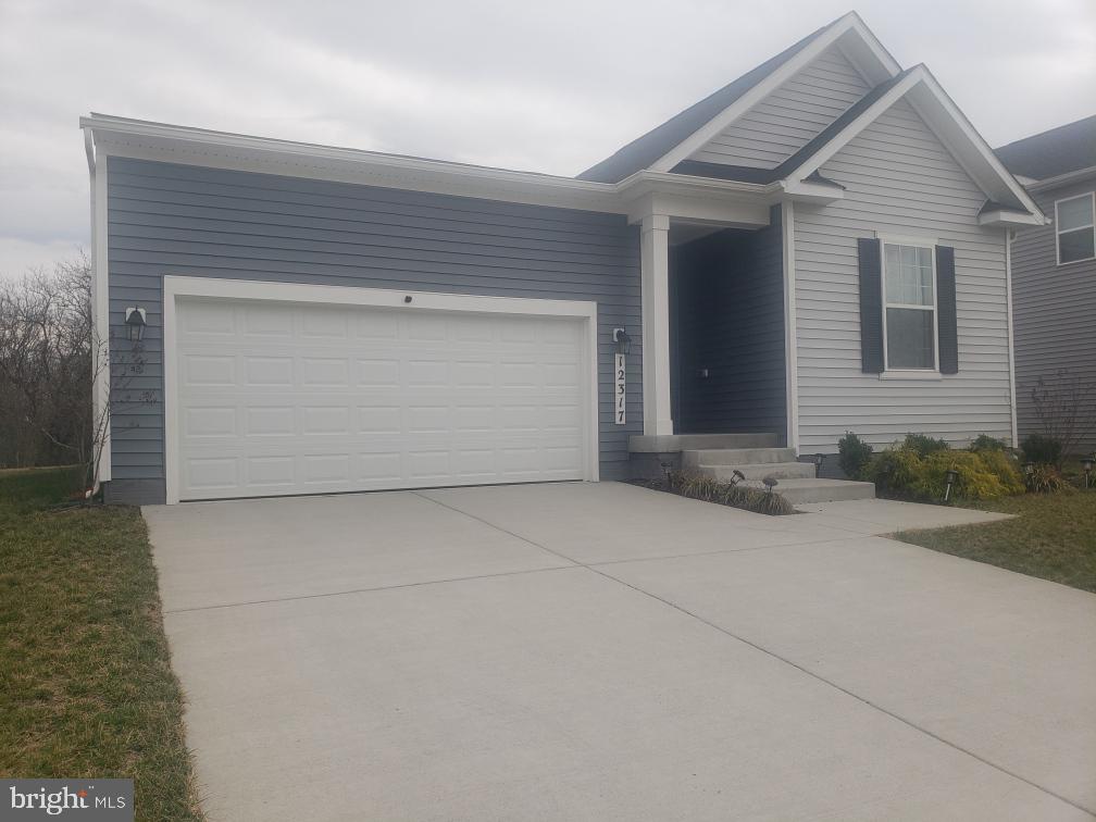 THIS 4 -BEDROOM, 2 FULL BATH, ONE LEVEL WITH FULL BASEMENT, OPEN FLOOR PLAN WITH A LOT OF NATURAL LIGHT SHINING THROUGH THE MAIN LEVEL.
THIS 2 YEARS OLD AND WELL KEPT IS WAITING FOR A READY TENANT LIKE YOU.