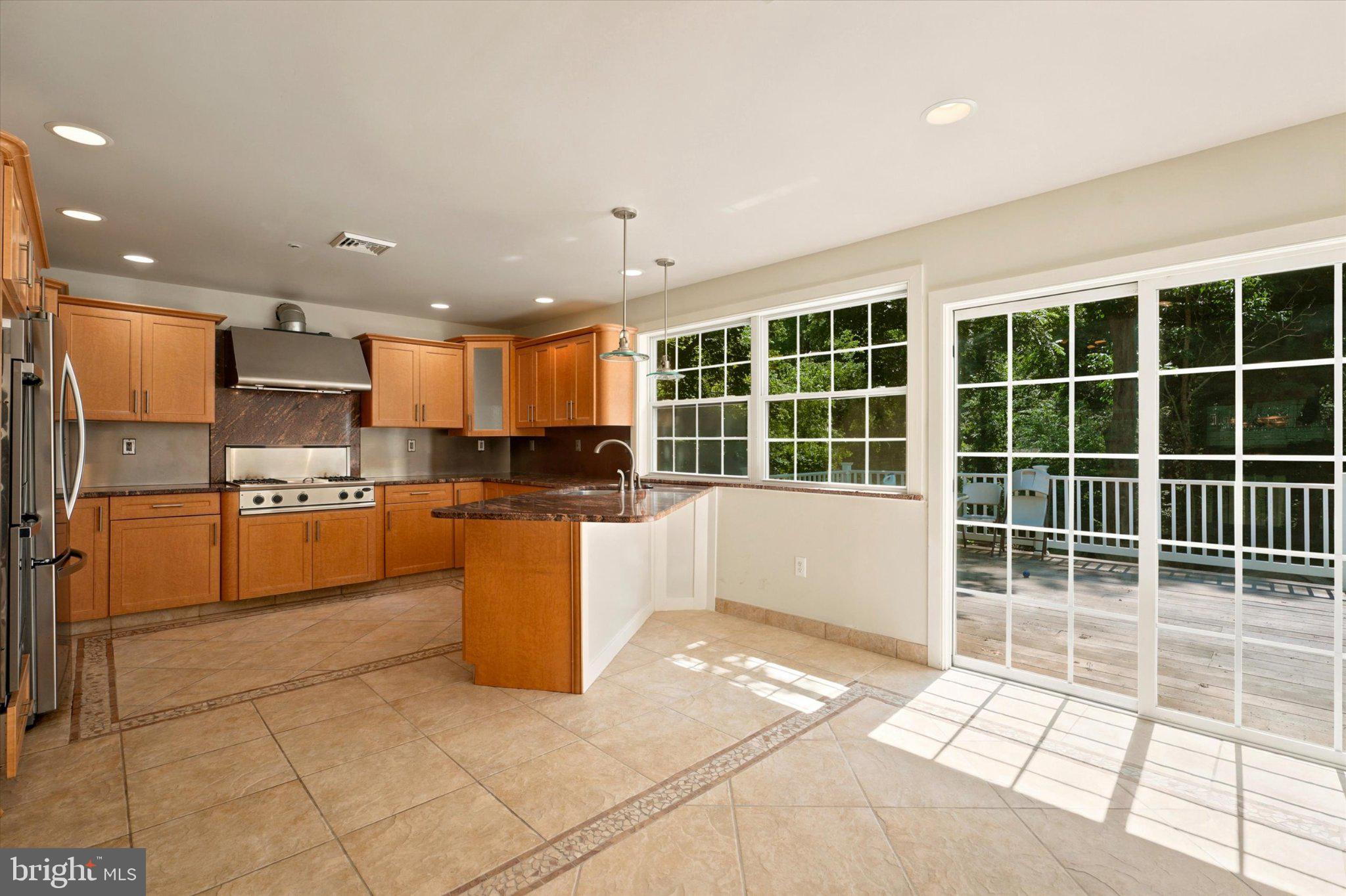 BRENTWOOD MANOR - Residential