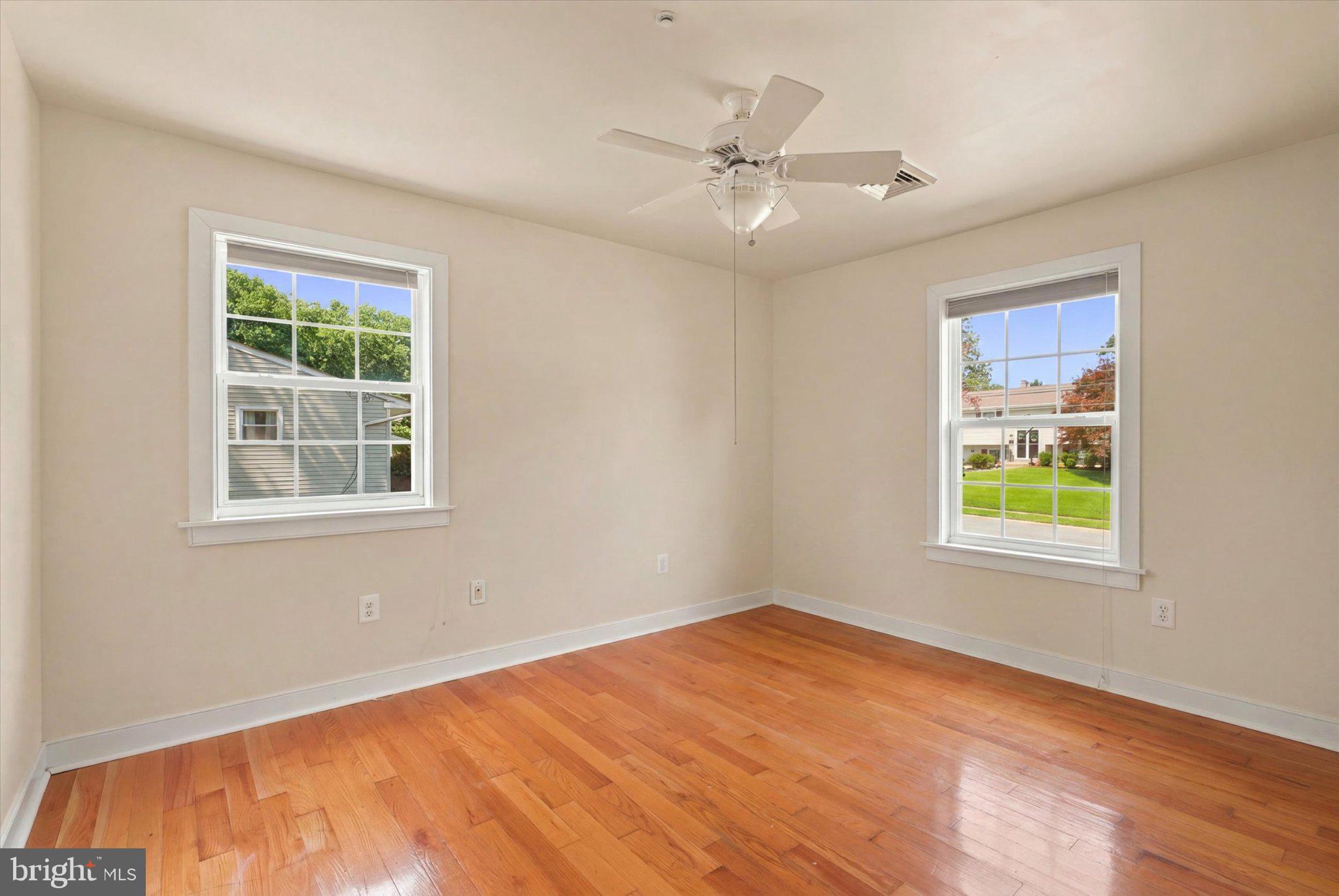 BRENTWOOD MANOR - Residential