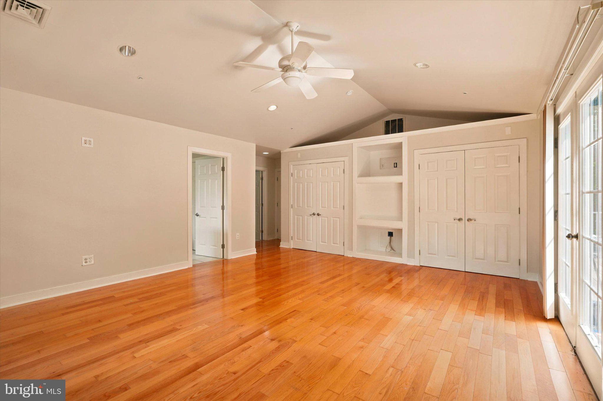 BRENTWOOD MANOR - Residential