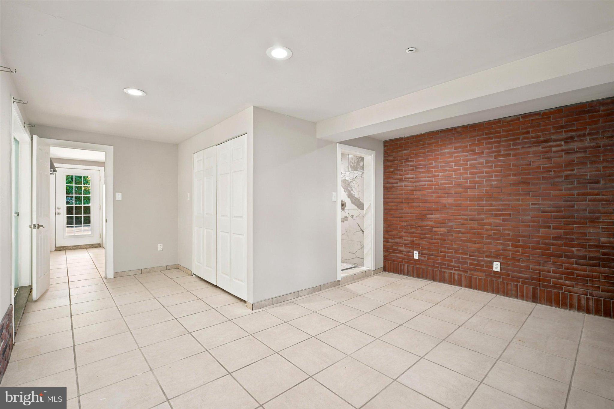 BRENTWOOD MANOR - Residential