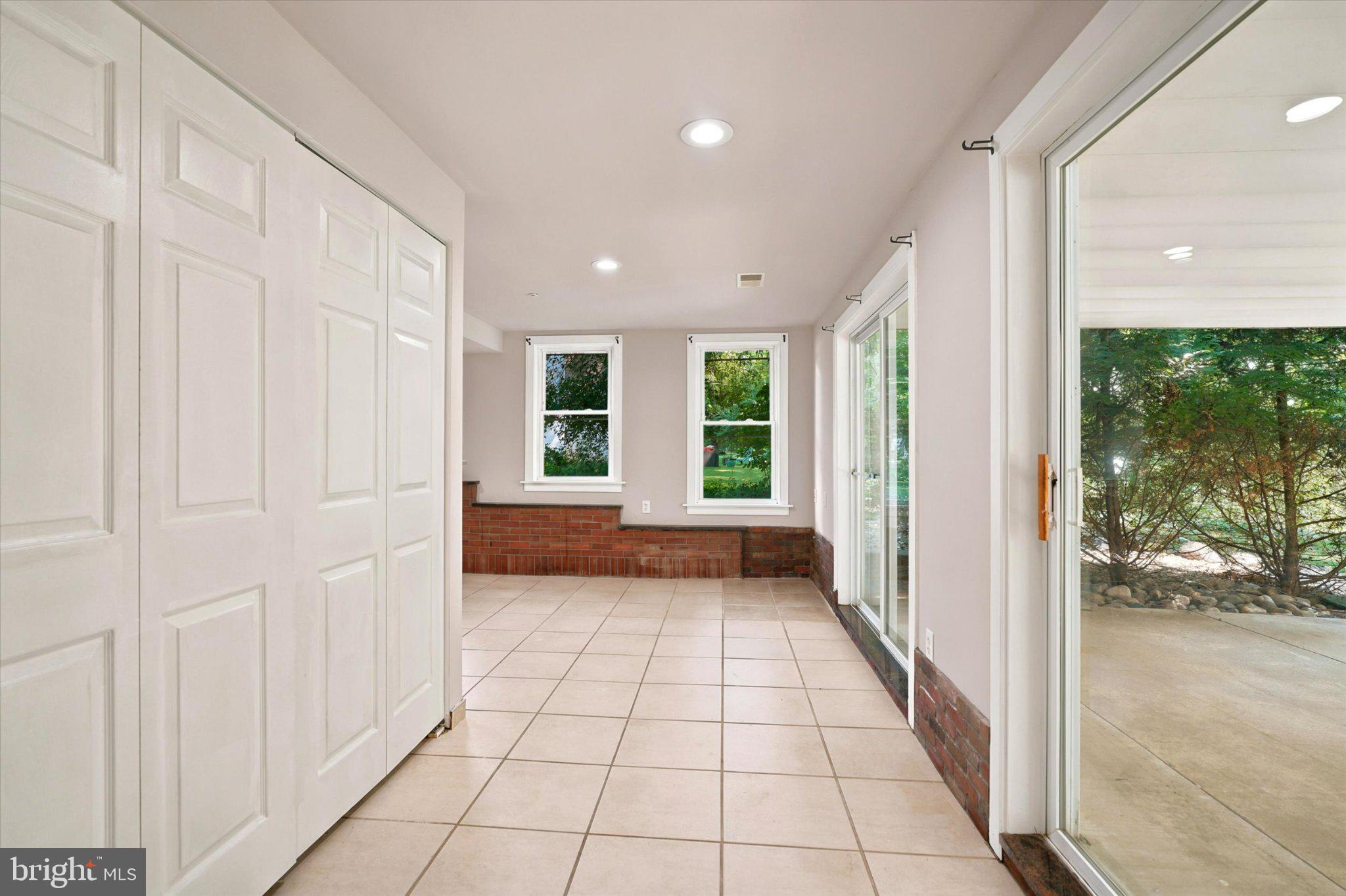 BRENTWOOD MANOR - Residential