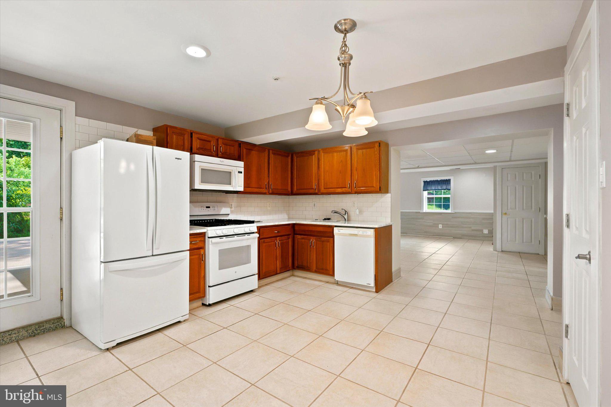 BRENTWOOD MANOR - Residential