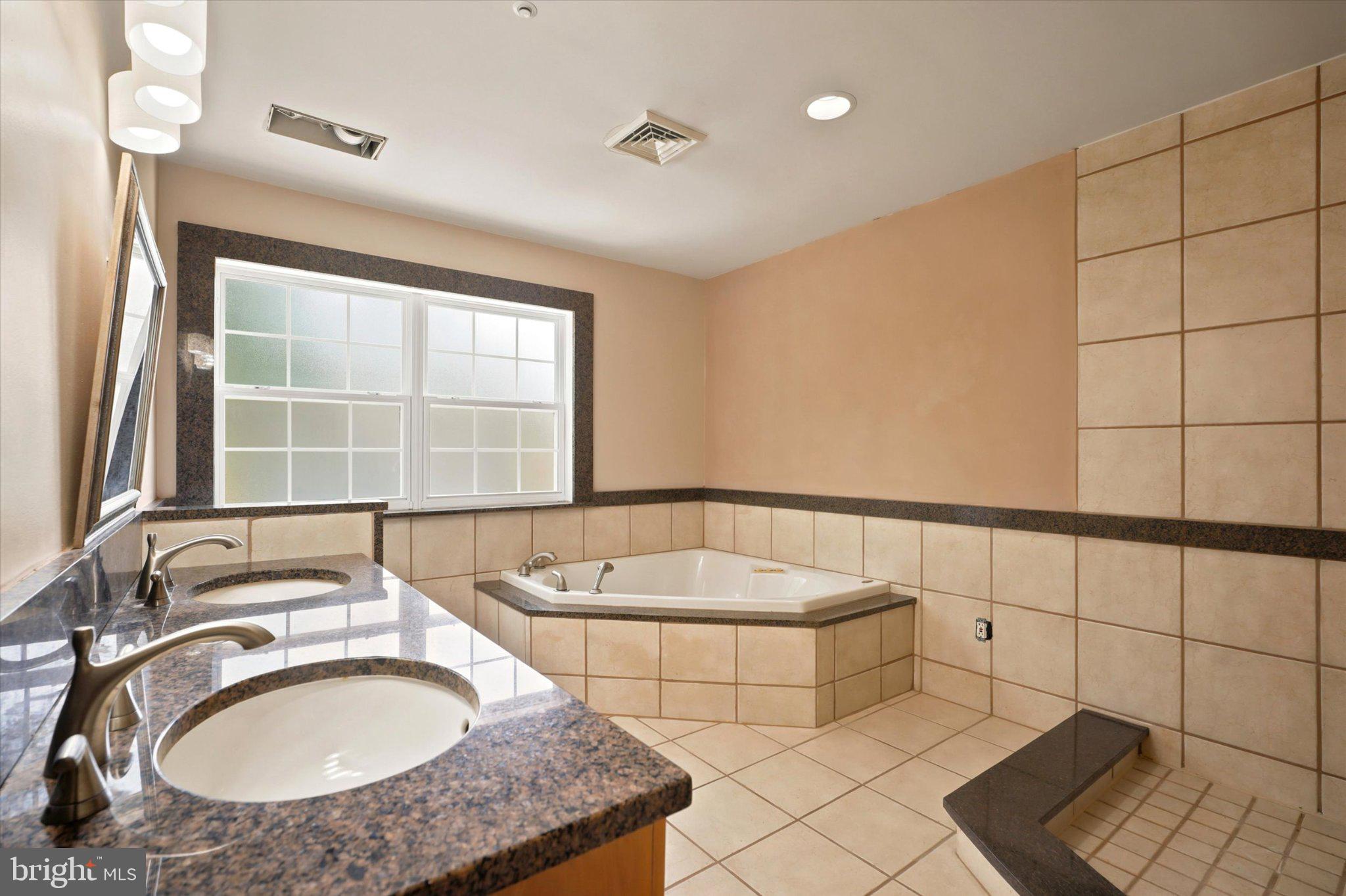 BRENTWOOD MANOR - Residential