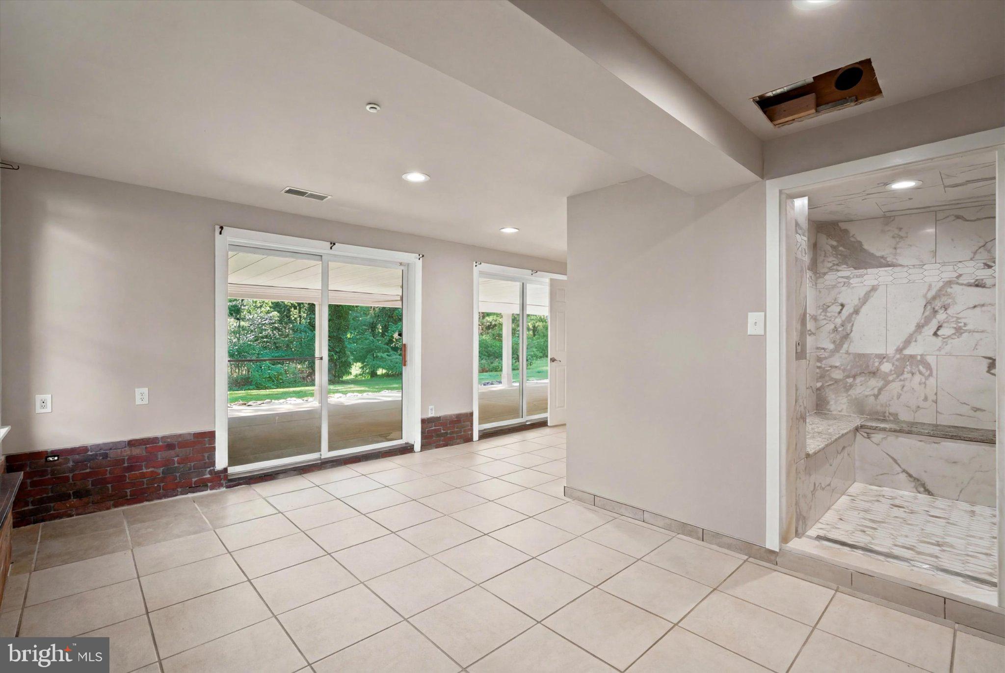 BRENTWOOD MANOR - Residential