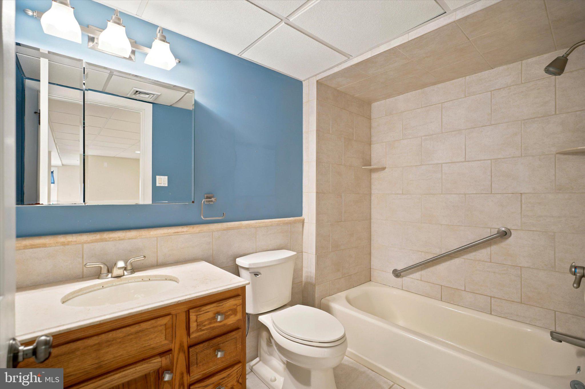 BRENTWOOD MANOR - Residential