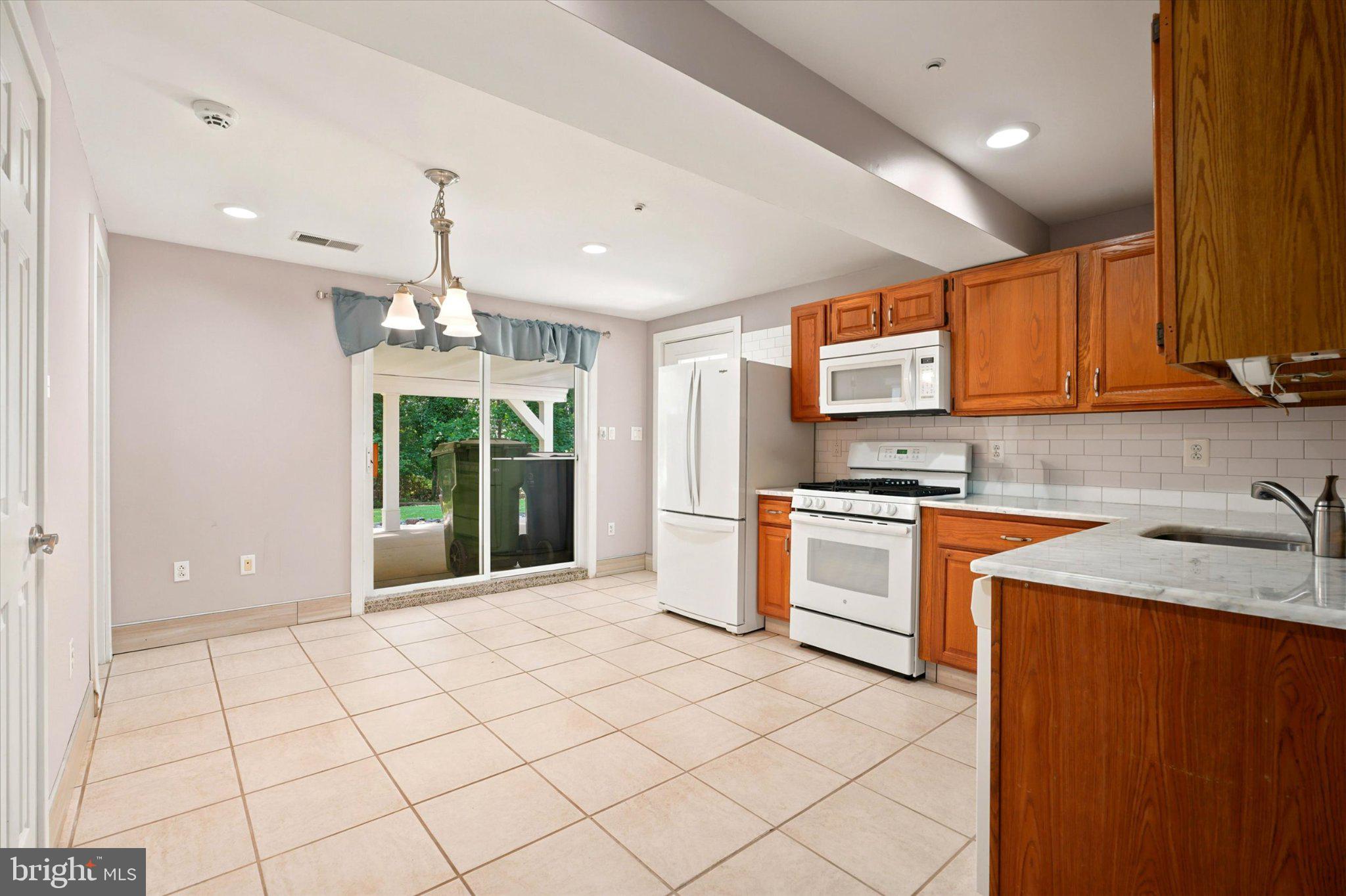 BRENTWOOD MANOR - Residential