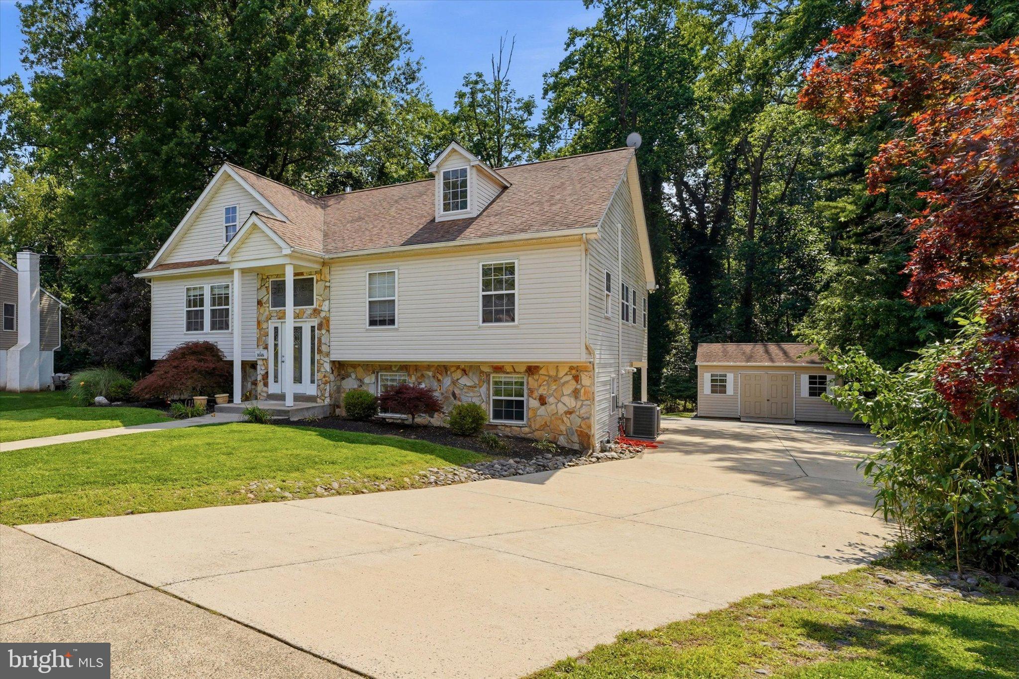 BRENTWOOD MANOR - Residential