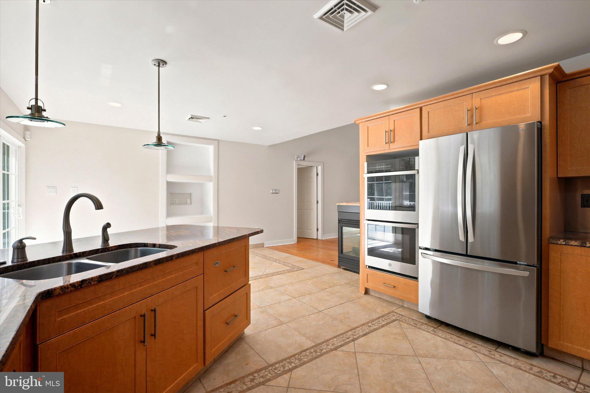 BRENTWOOD MANOR - Residential