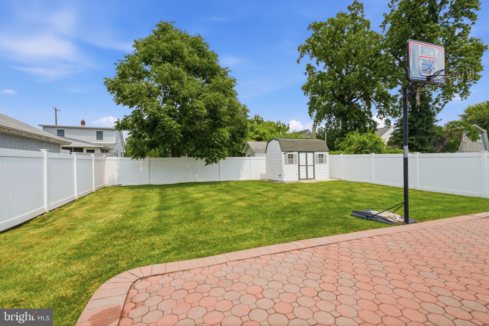 MAPLE SHADE - Residential