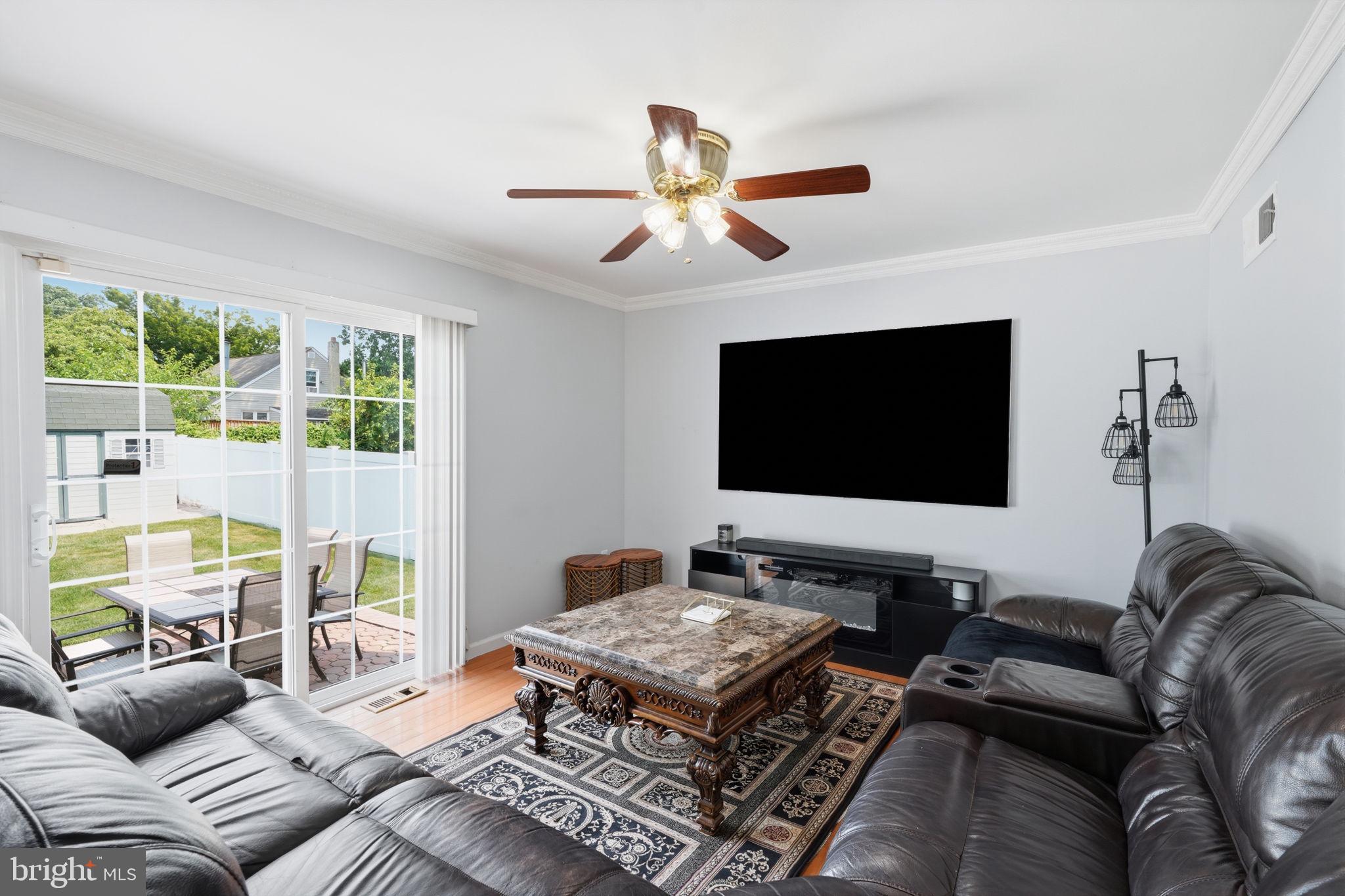 MAPLE SHADE - Residential