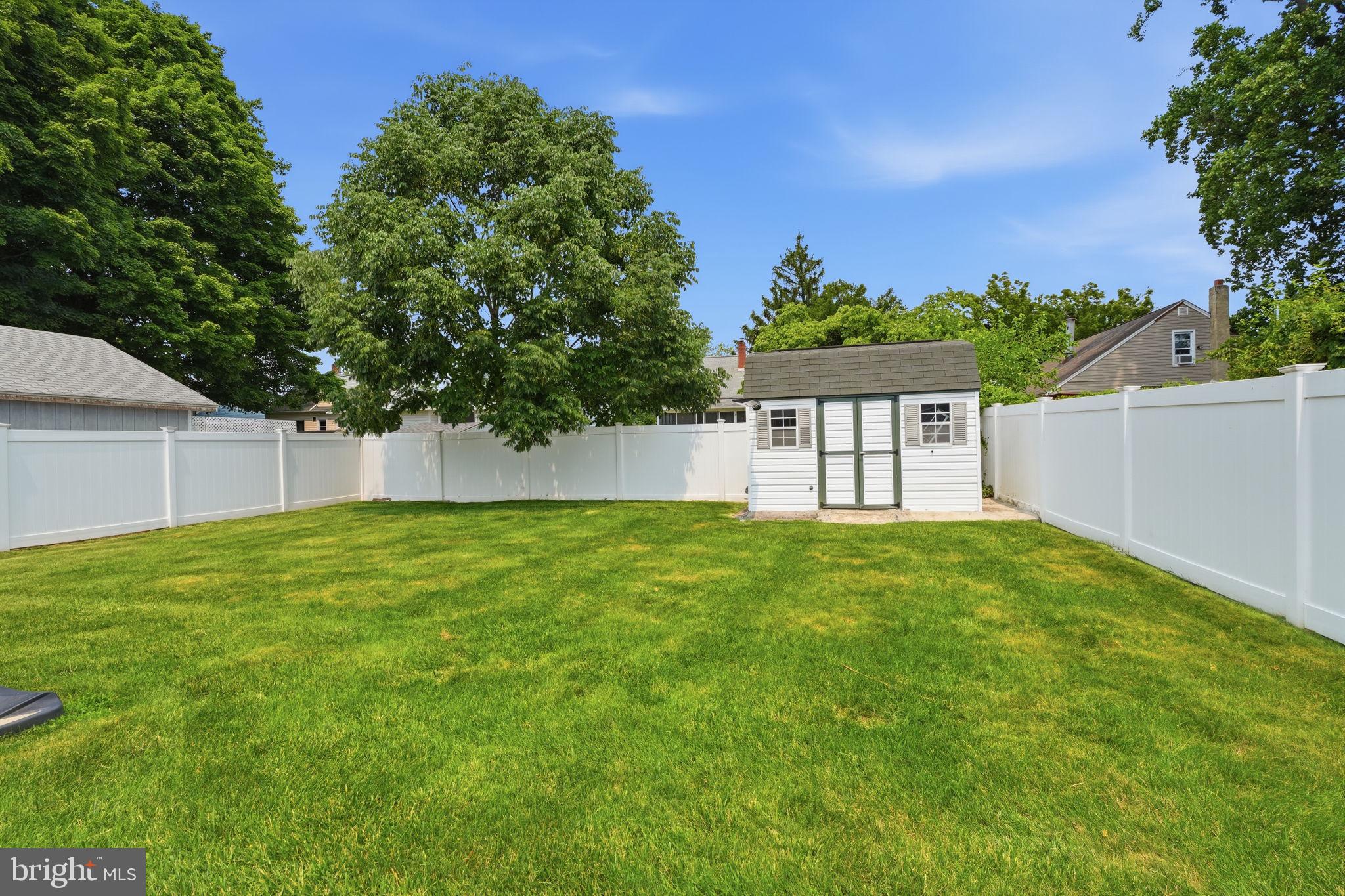 MAPLE SHADE - Residential