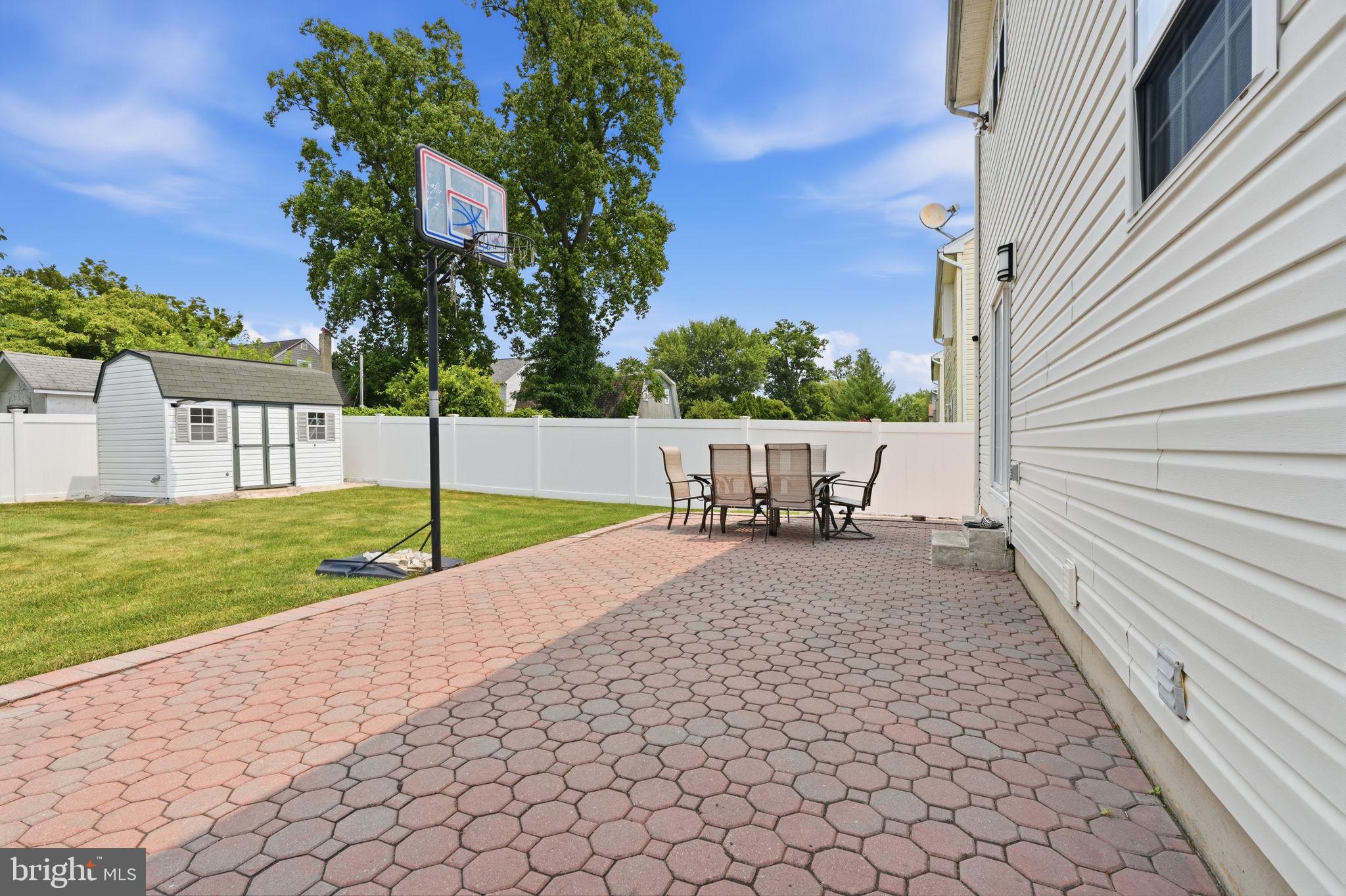 MAPLE SHADE - Residential
