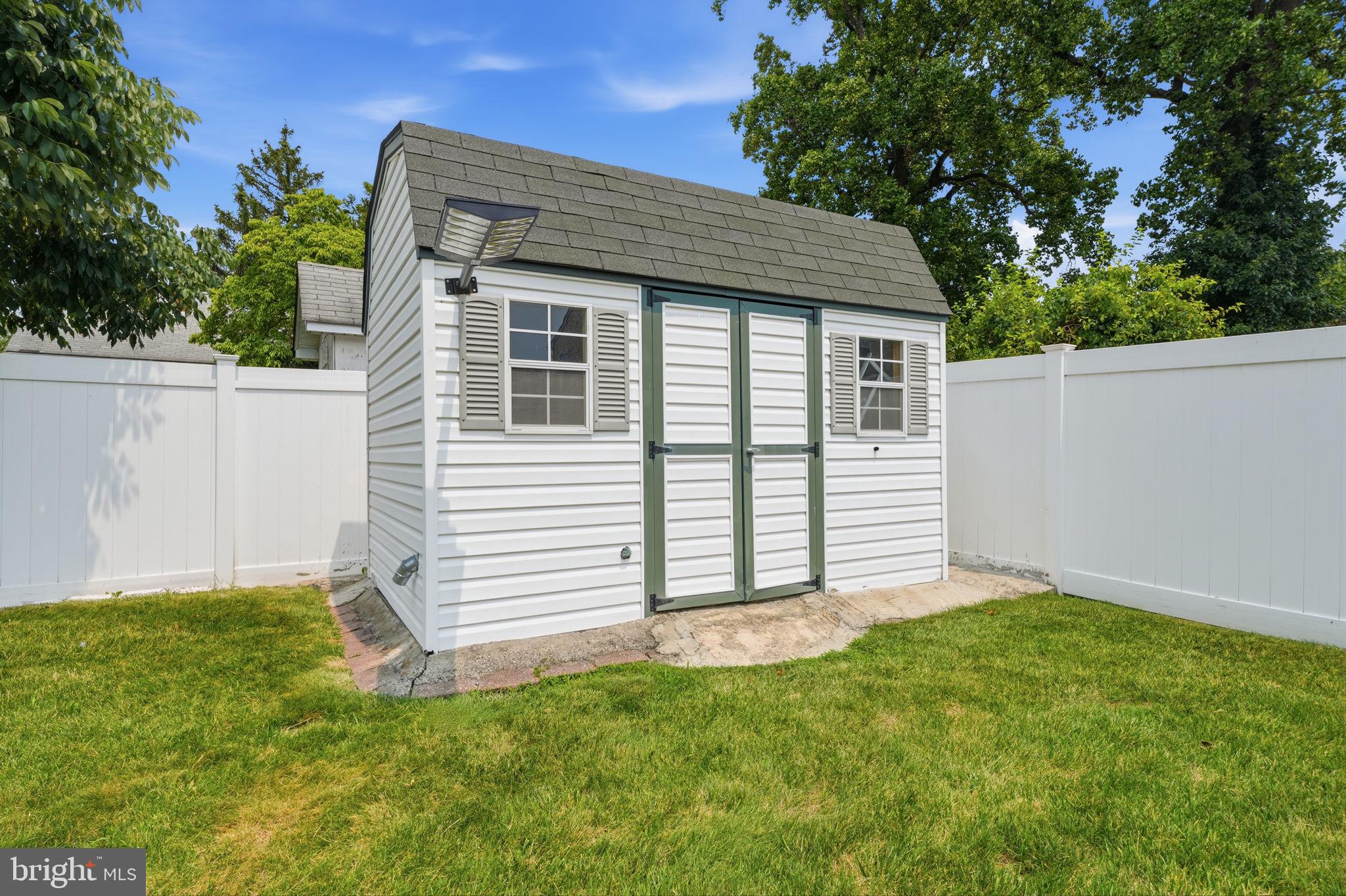 MAPLE SHADE - Residential