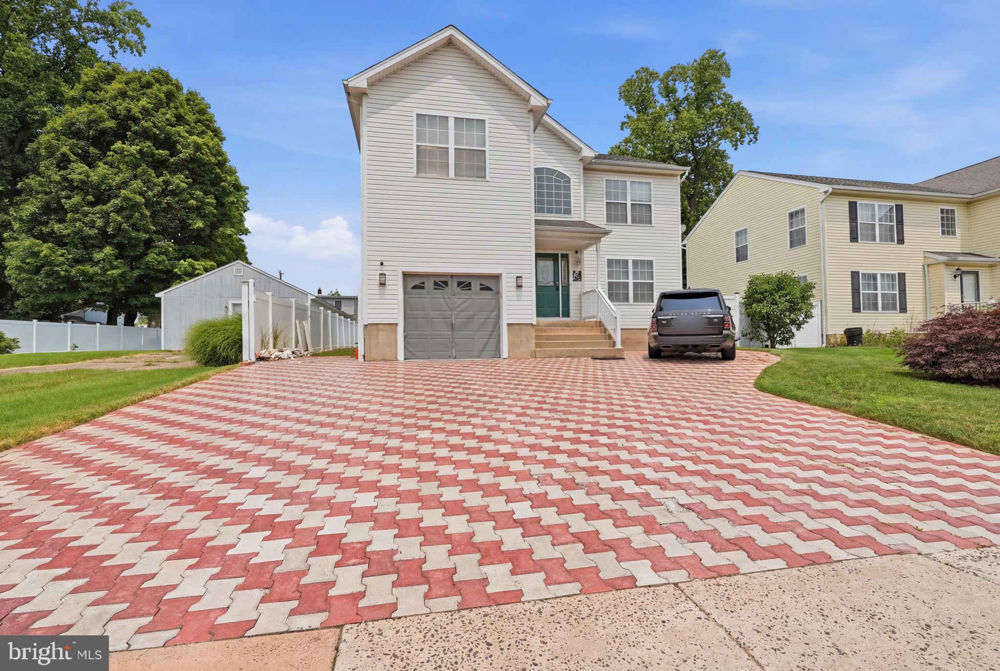 MAPLE SHADE - Residential