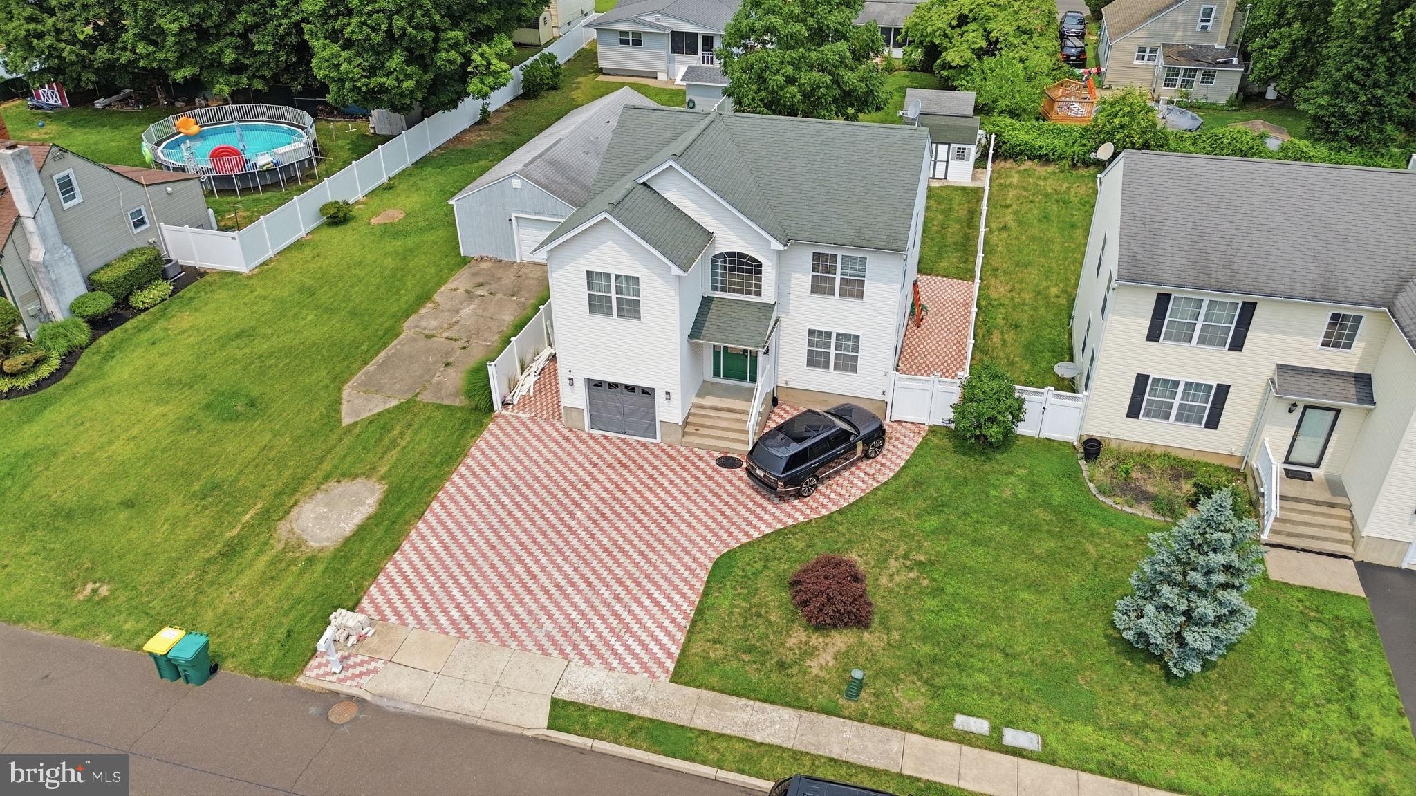 MAPLE SHADE - Residential