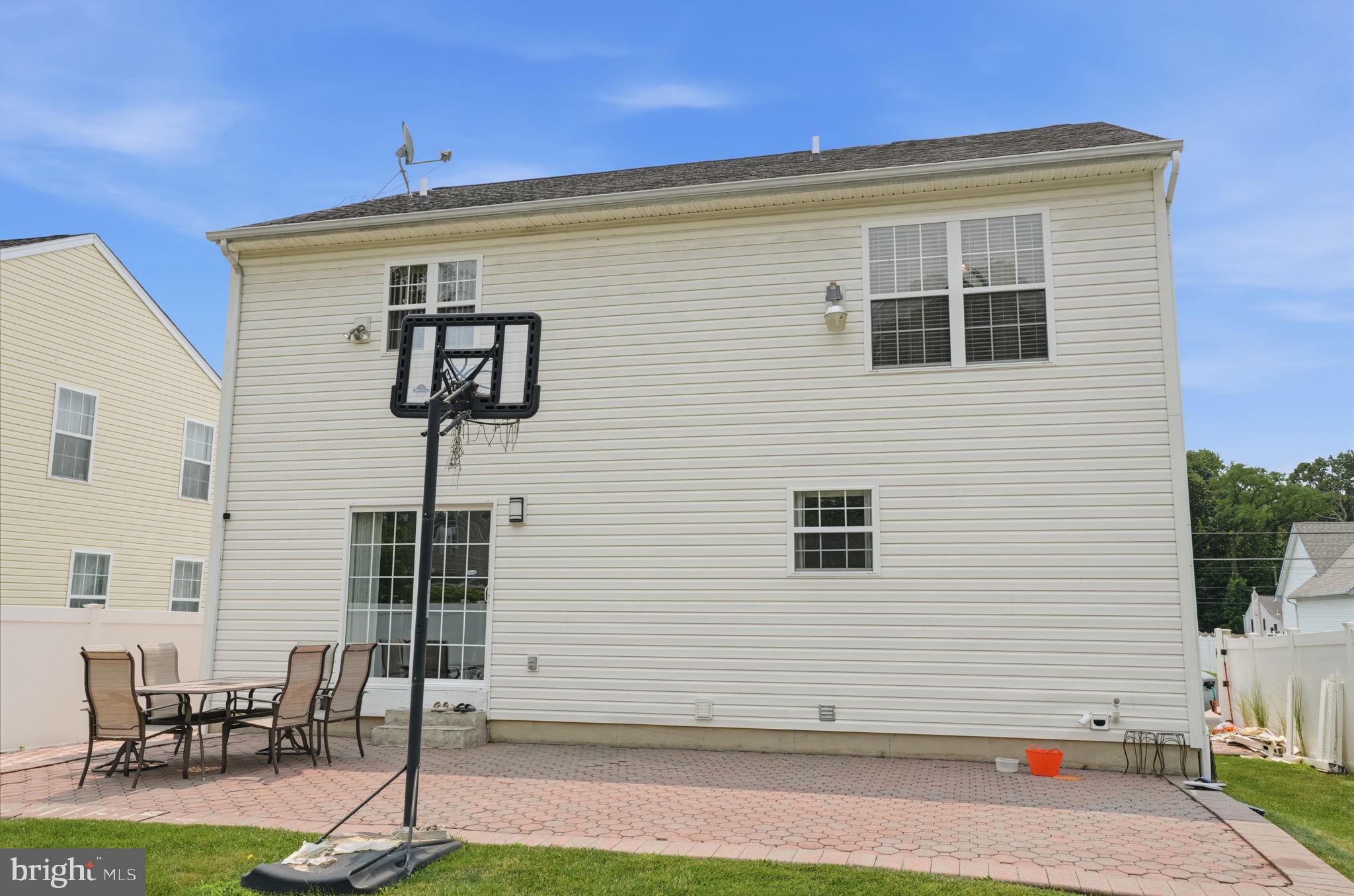 MAPLE SHADE - Residential