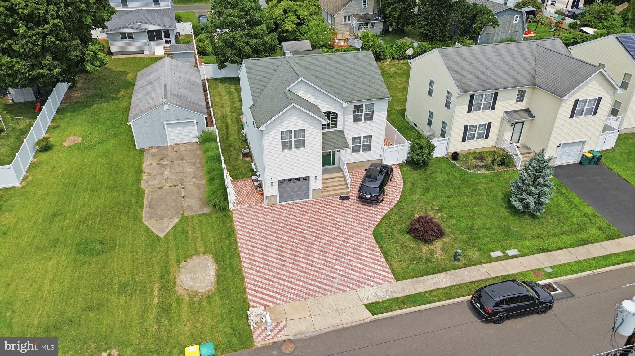 MAPLE SHADE - Residential