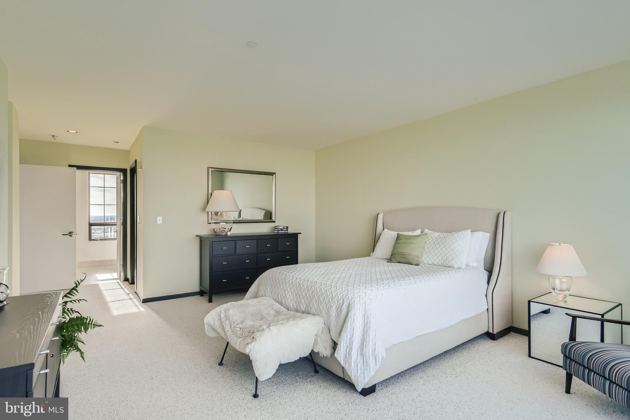 LOCUST POINT - Residential