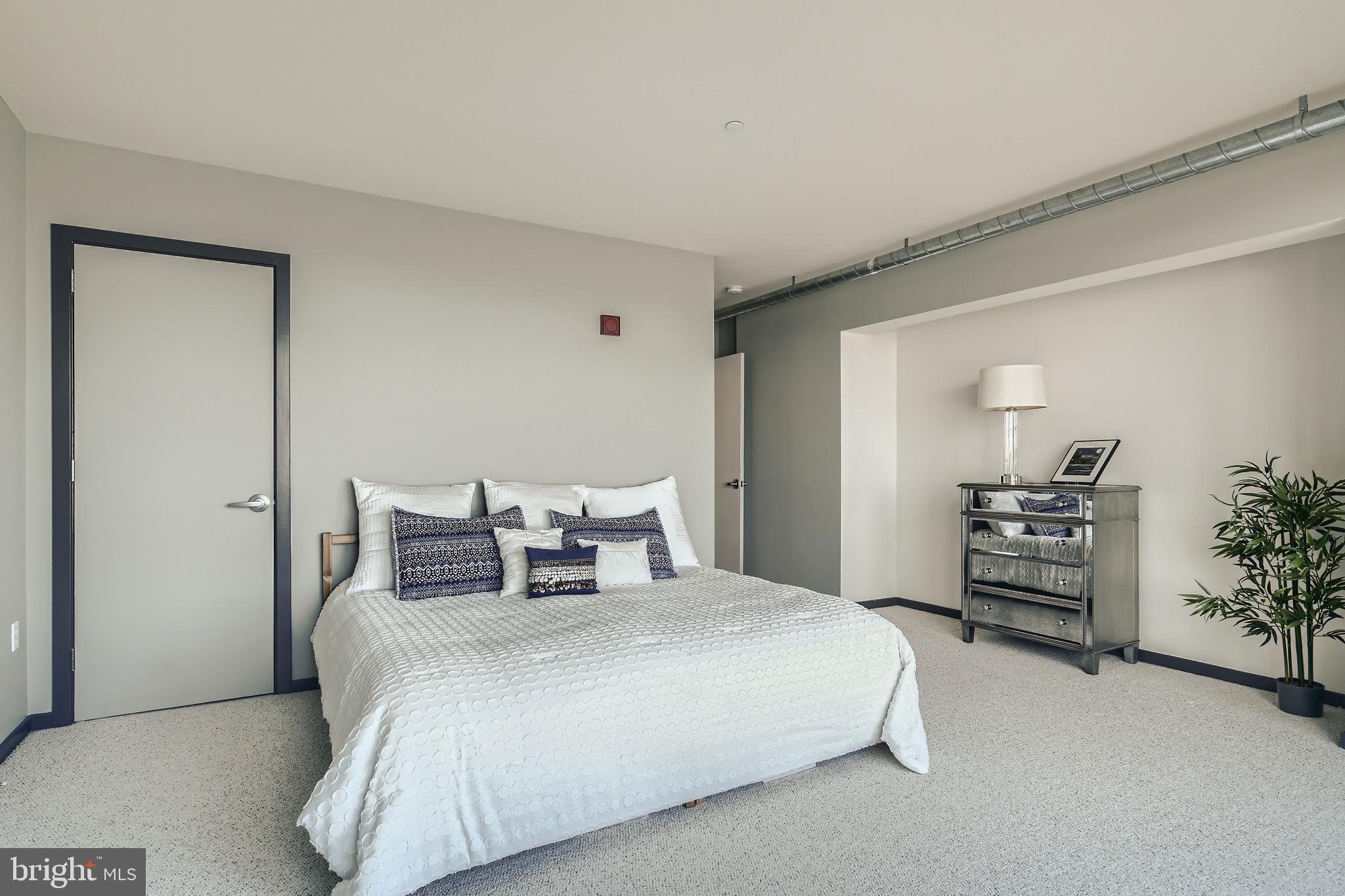 LOCUST POINT - Residential