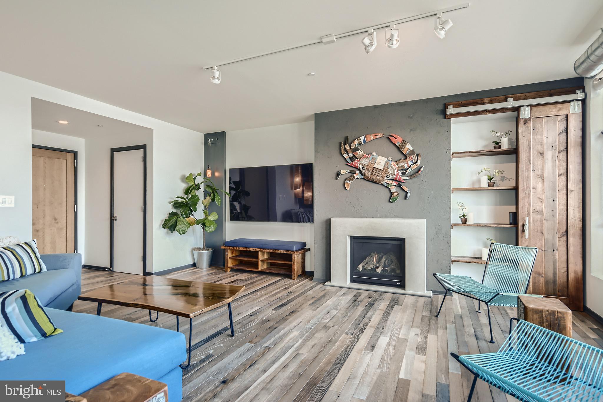 LOCUST POINT - Residential