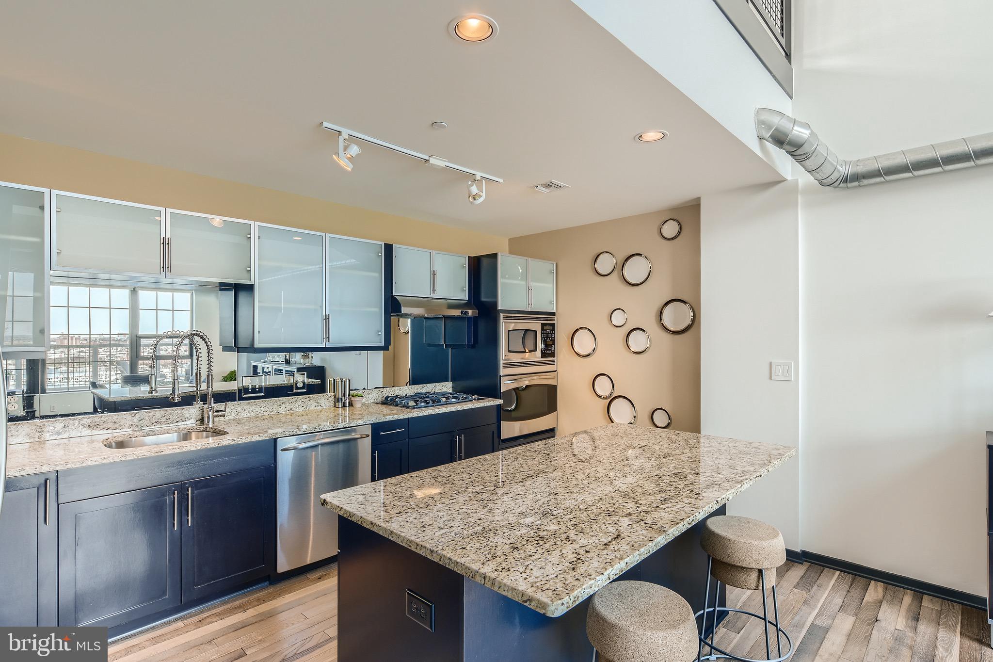 LOCUST POINT - Residential