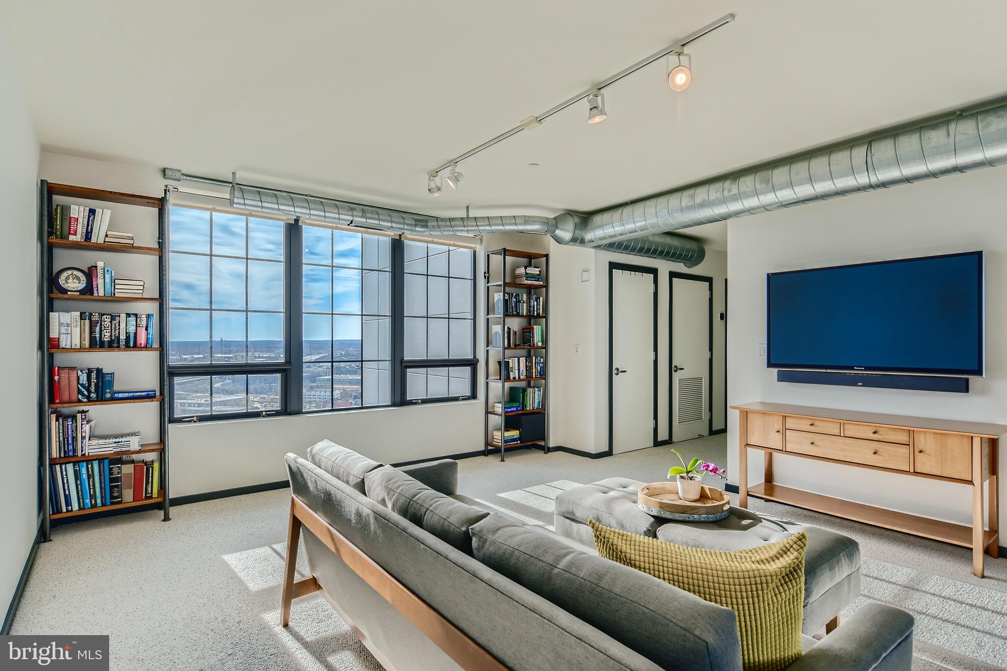 LOCUST POINT - Residential