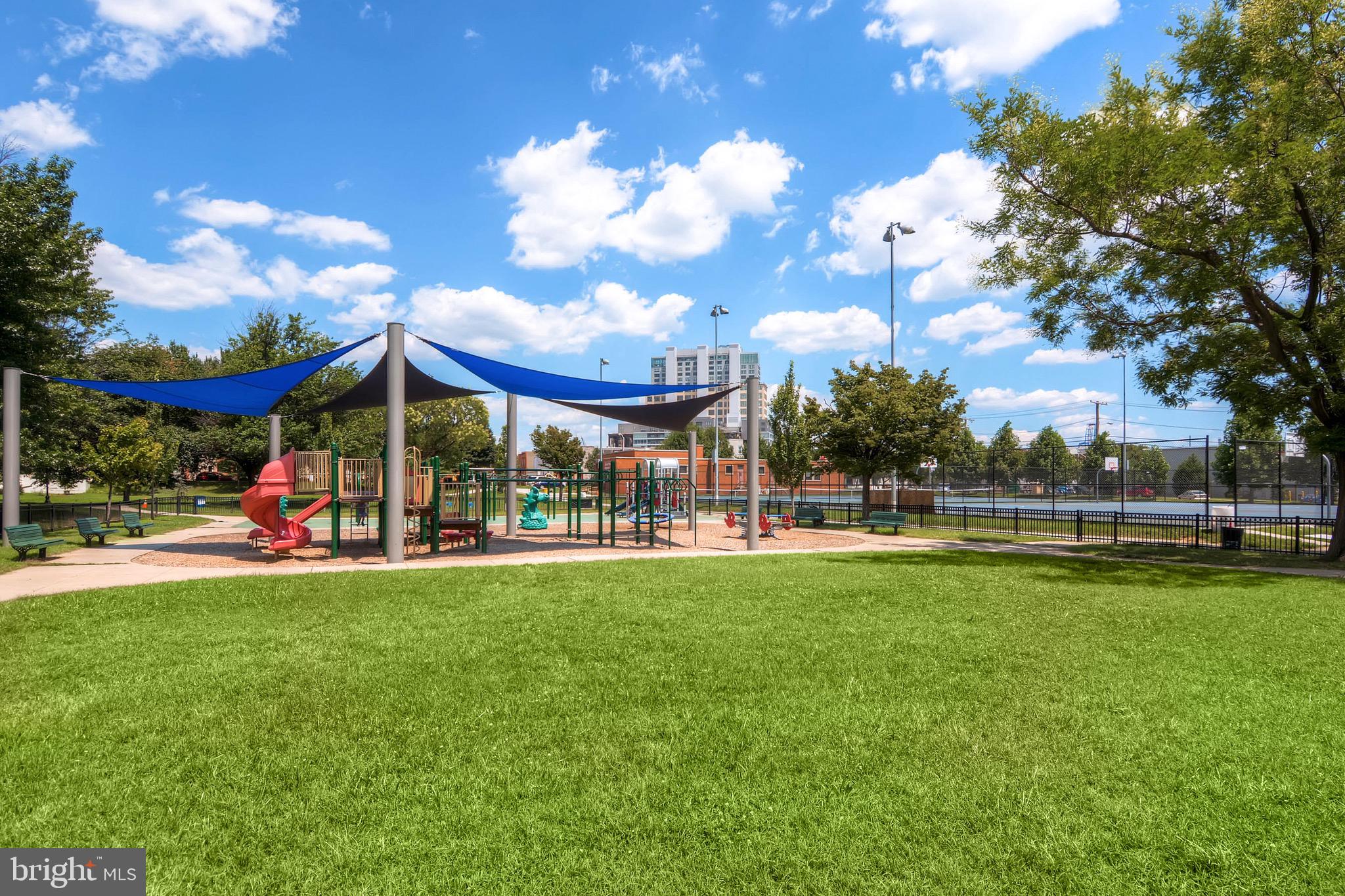 LOCUST POINT - Residential
