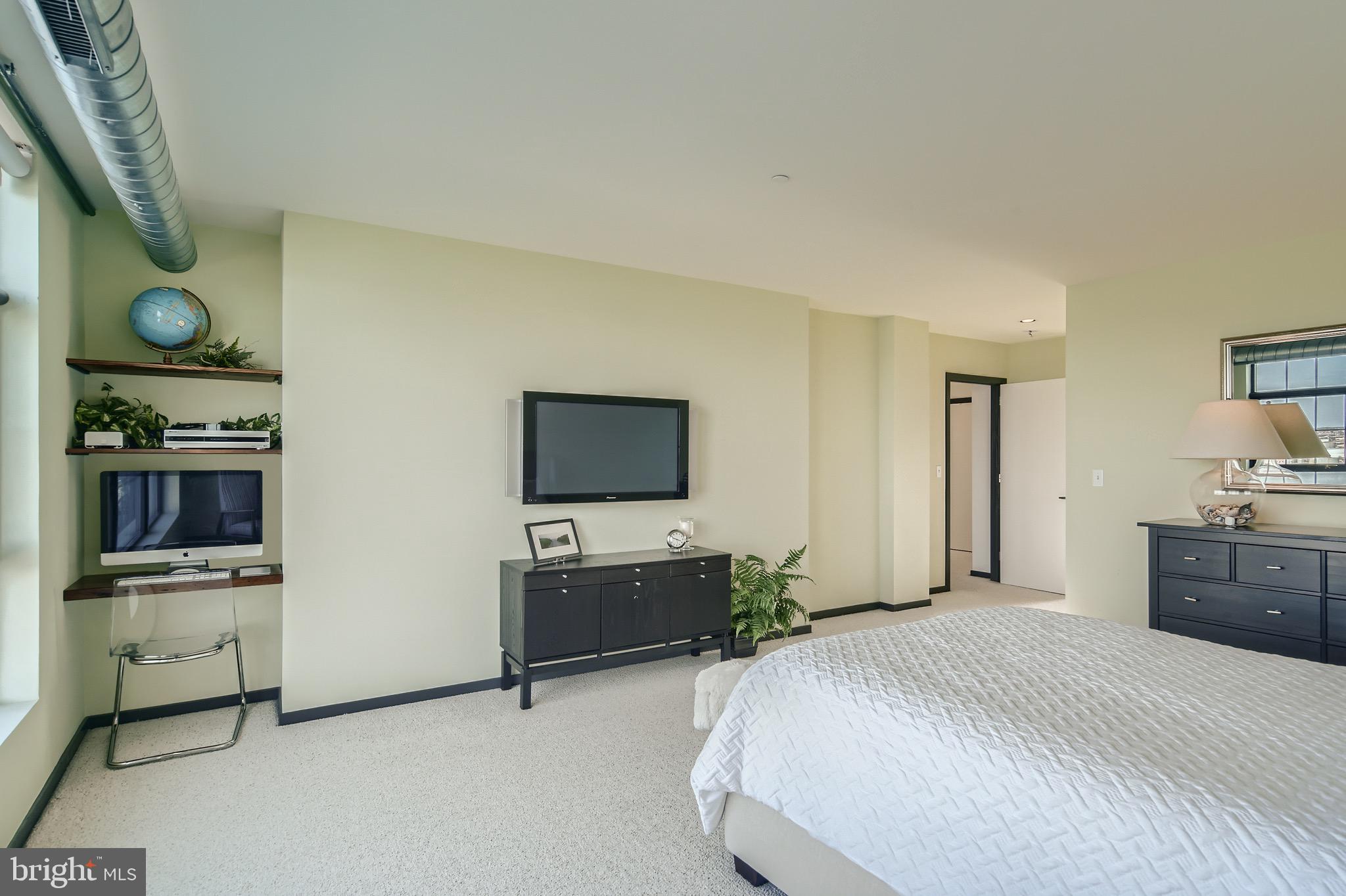 LOCUST POINT - Residential