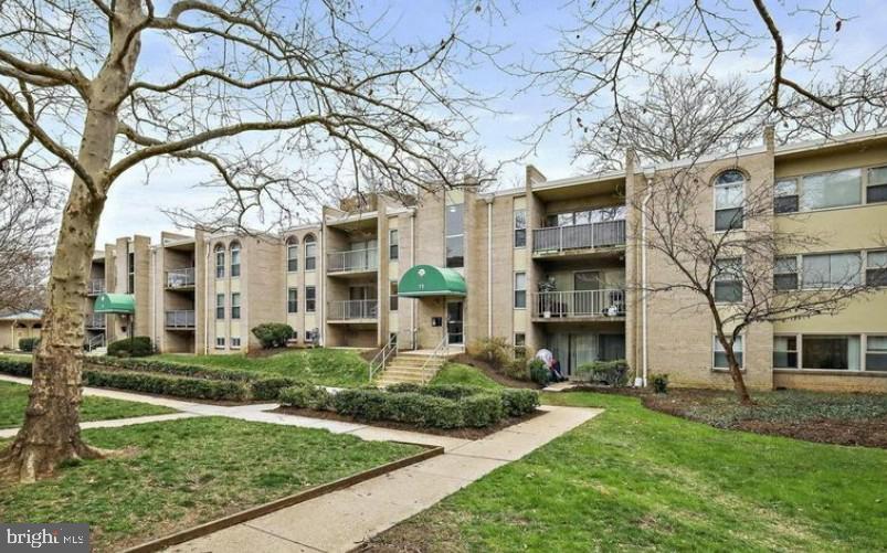 Welcome to this beautifully renovated 2-bedroom condominium, featuring modern flooring, sleek appliances, and a bright space tailored to your unique style. Enjoy your private balcony, perfect for morning coffee or dining. Seamless living with a thoughtfully designed layout, ideal for entertaining or cozy nights in. Plus, bask in the convenience of an on-site management team, sparkling pool, and off-street parking!