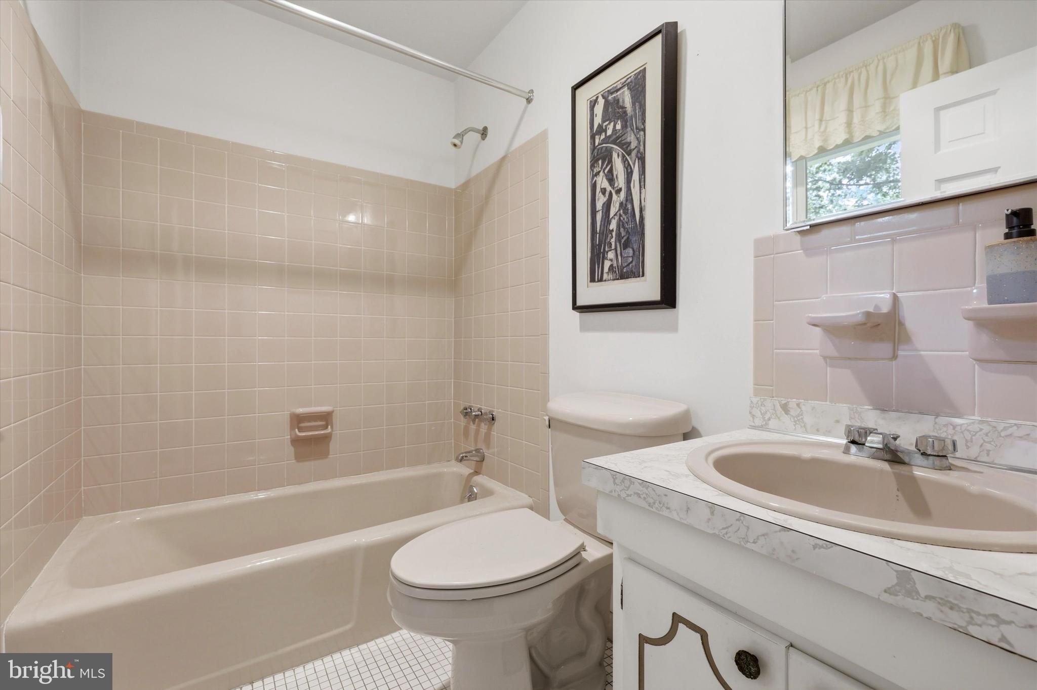 HUNTINGDON VALLEY - Residential