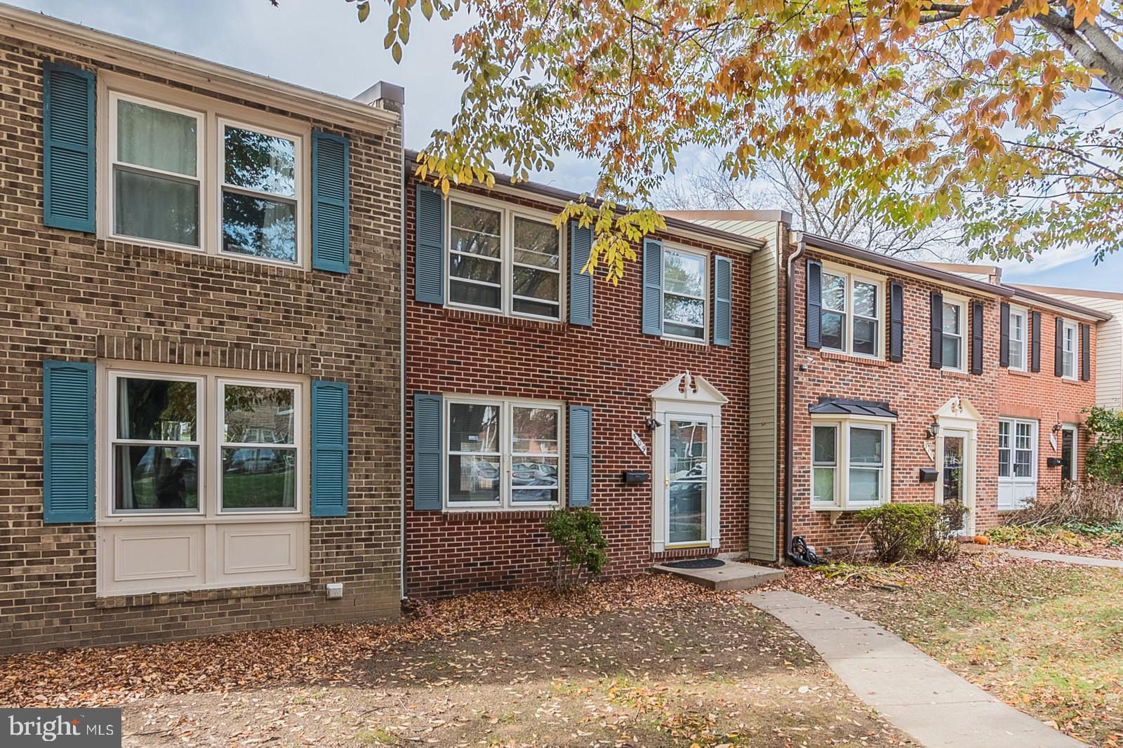 Ideally situated townhouse in Falls Church City available for rent! This home boasts the most convenient proximity to all local amenities like restaurants, the library, farmers market, Cherry Hill Park, and more.