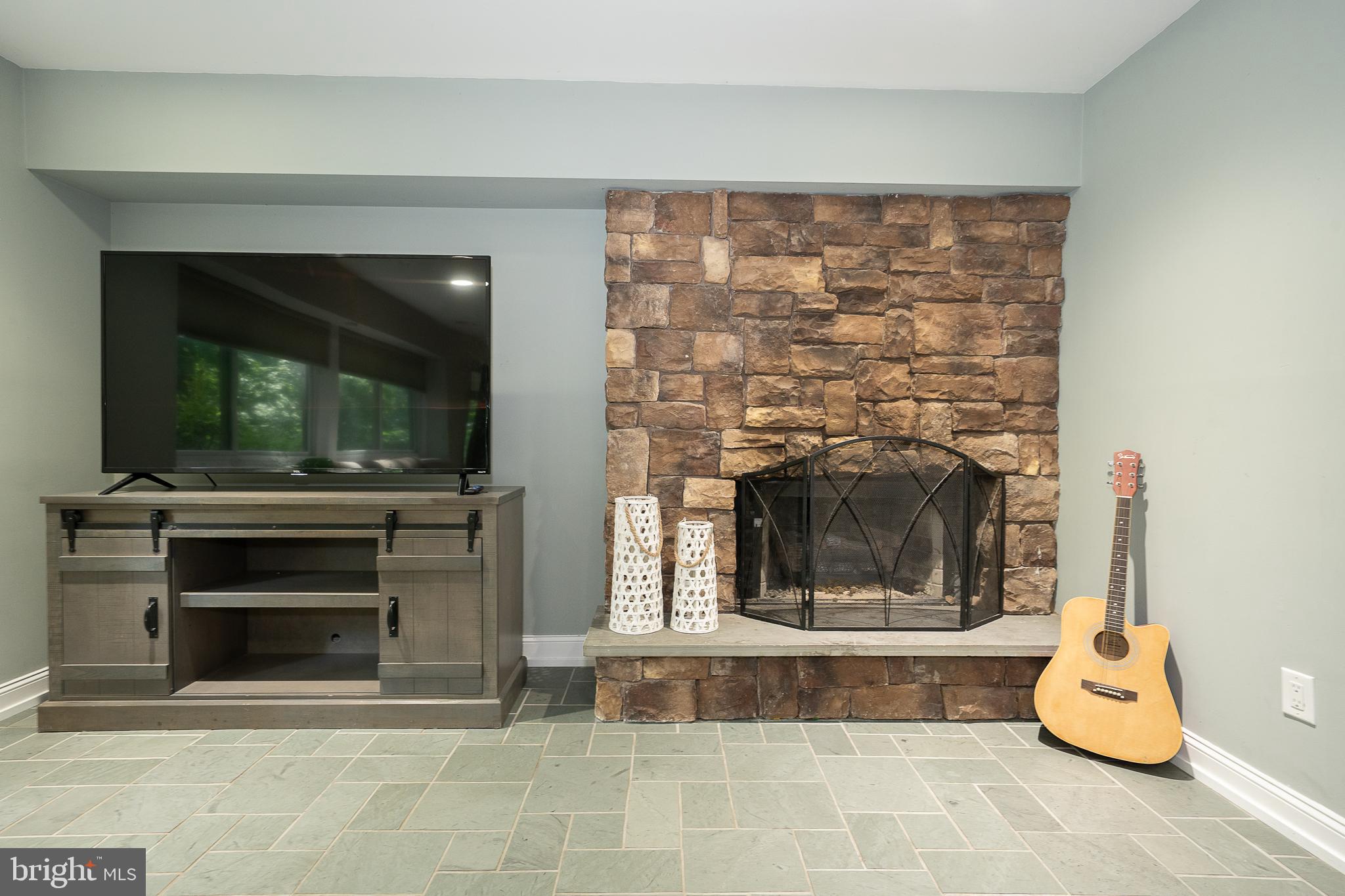 MEADOW BROOK - Residential