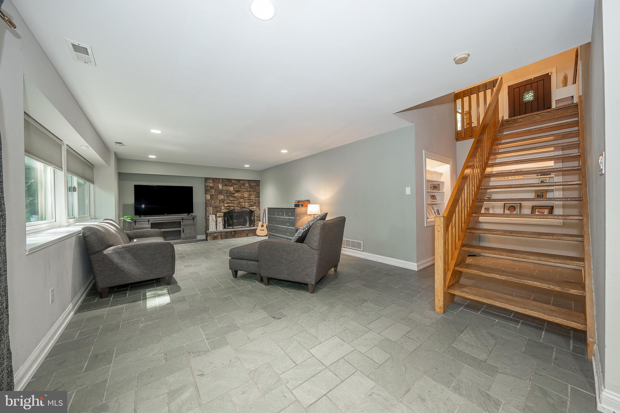 MEADOW BROOK - Residential