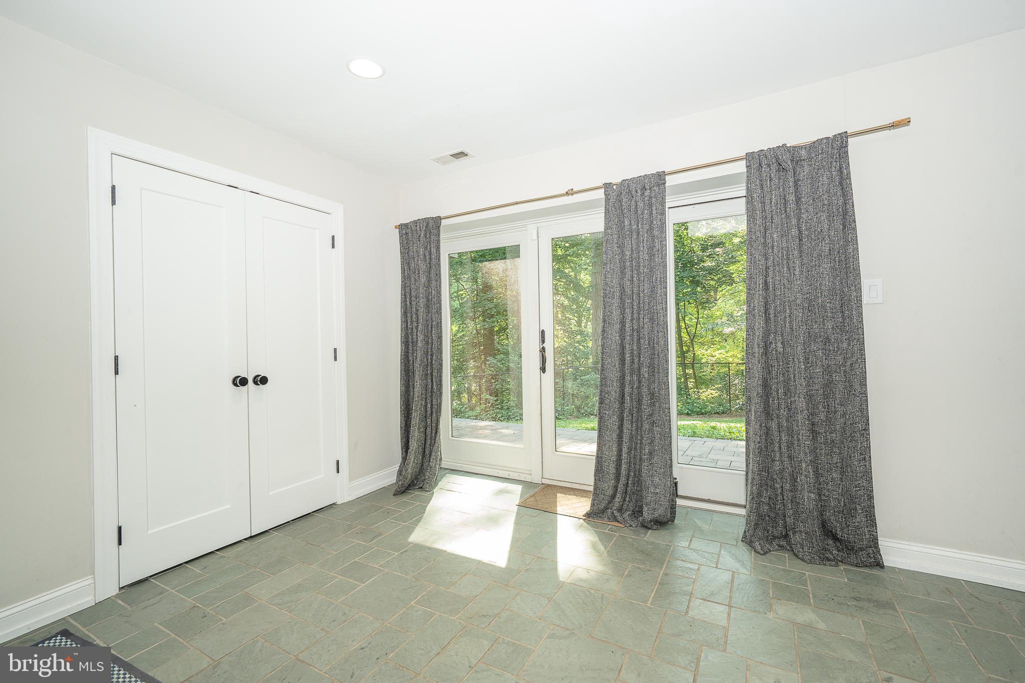 MEADOW BROOK - Residential