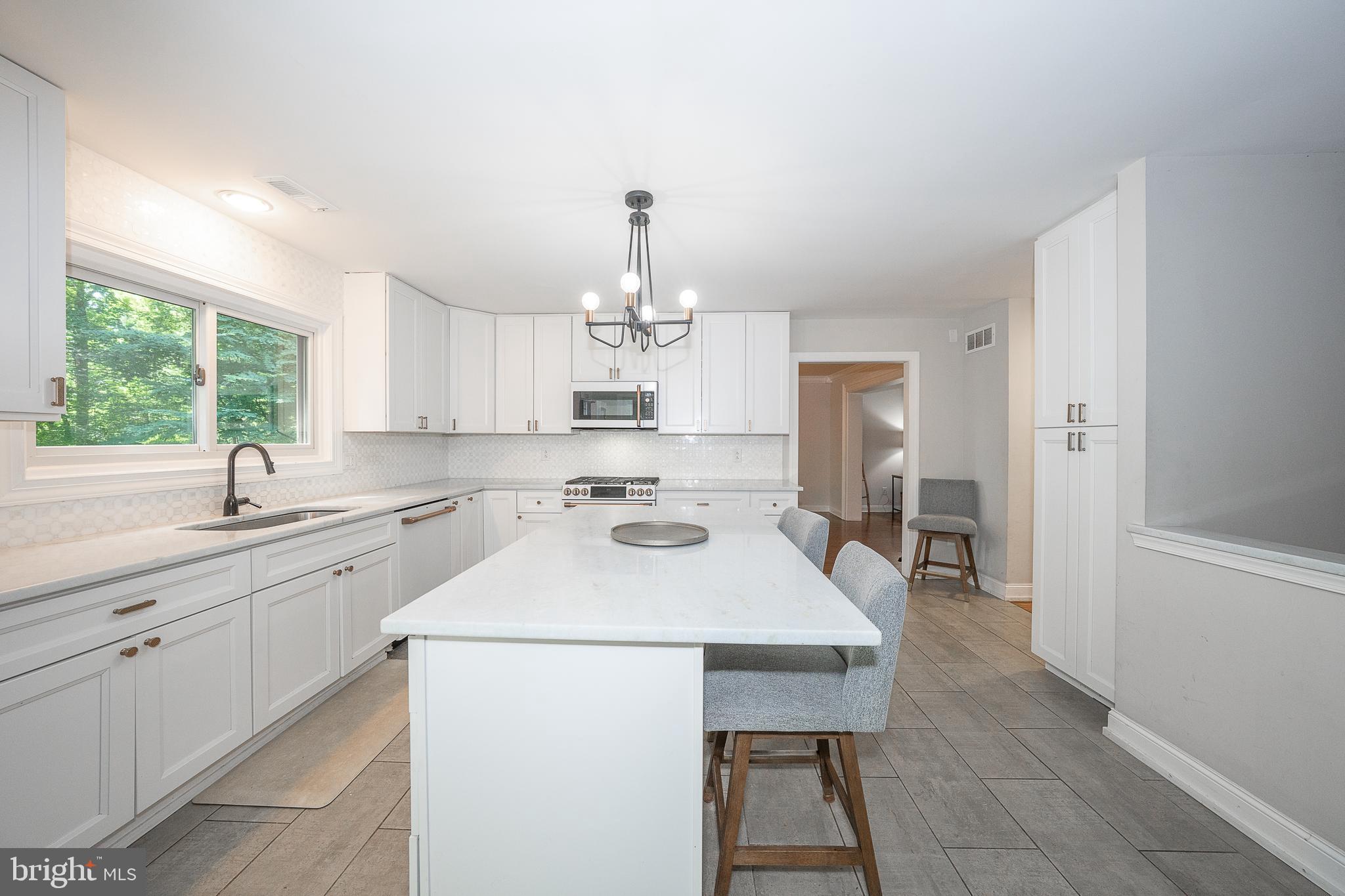 MEADOW BROOK - Residential