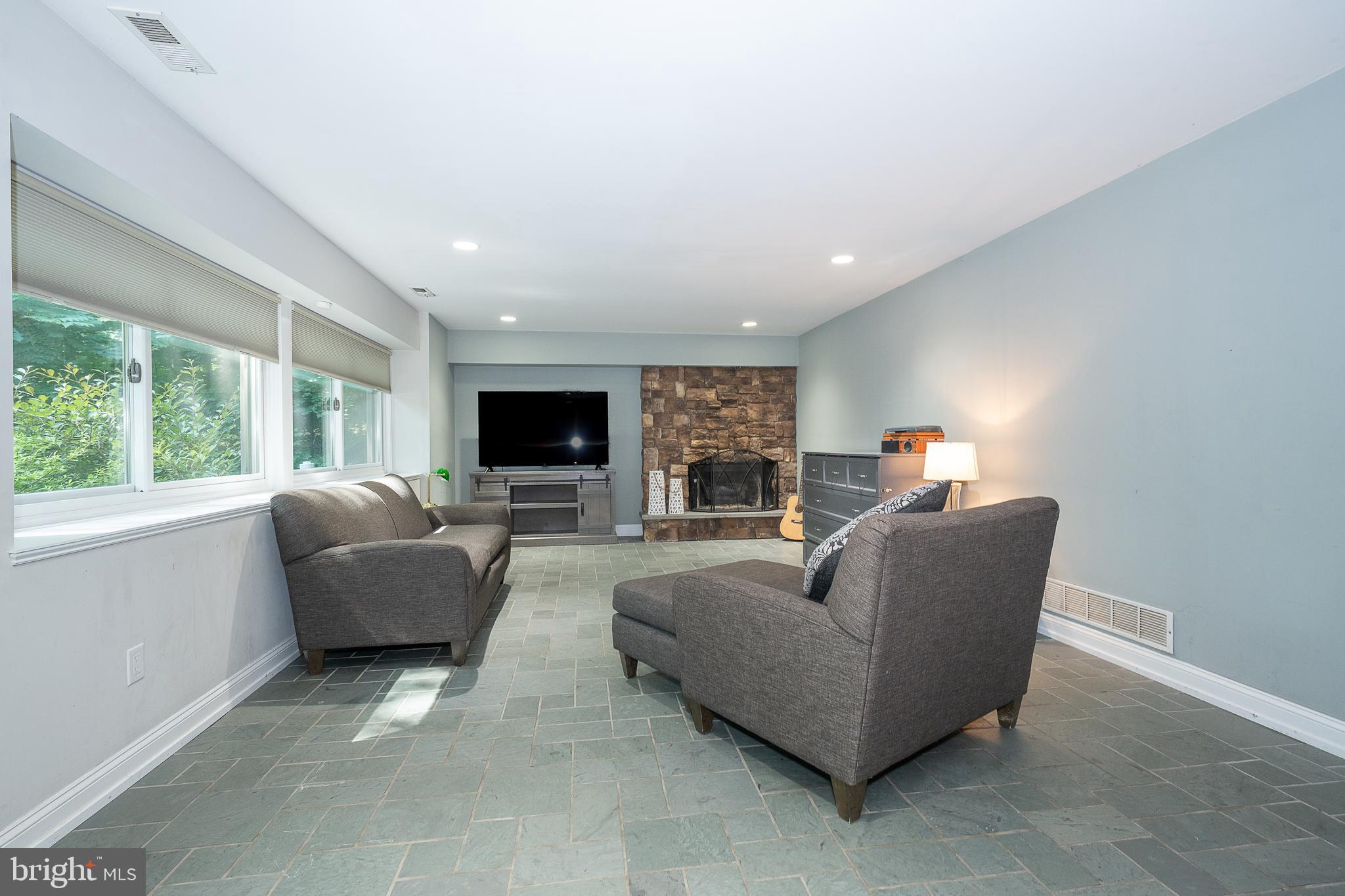 MEADOW BROOK - Residential
