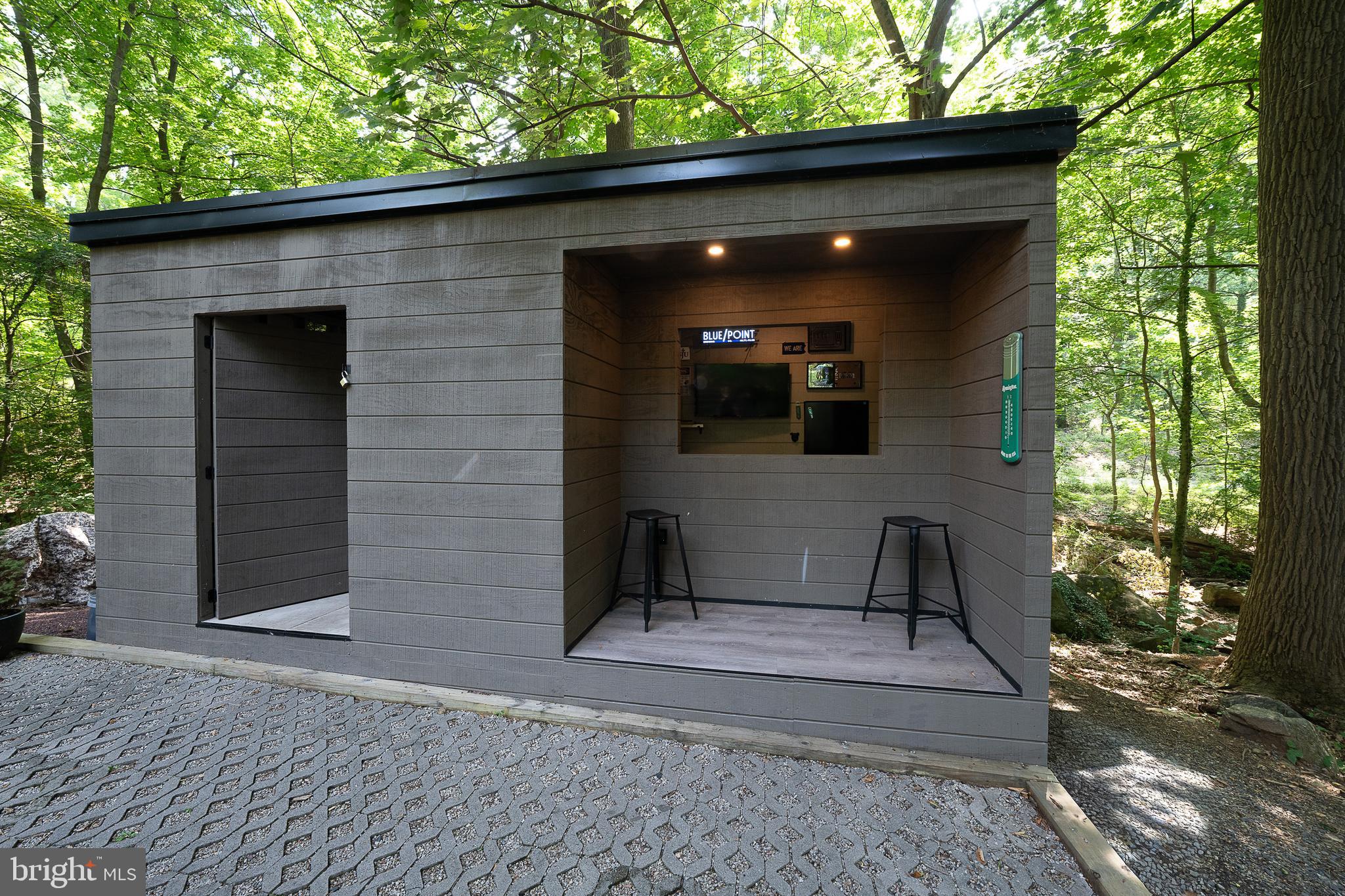 MEADOW BROOK - Residential