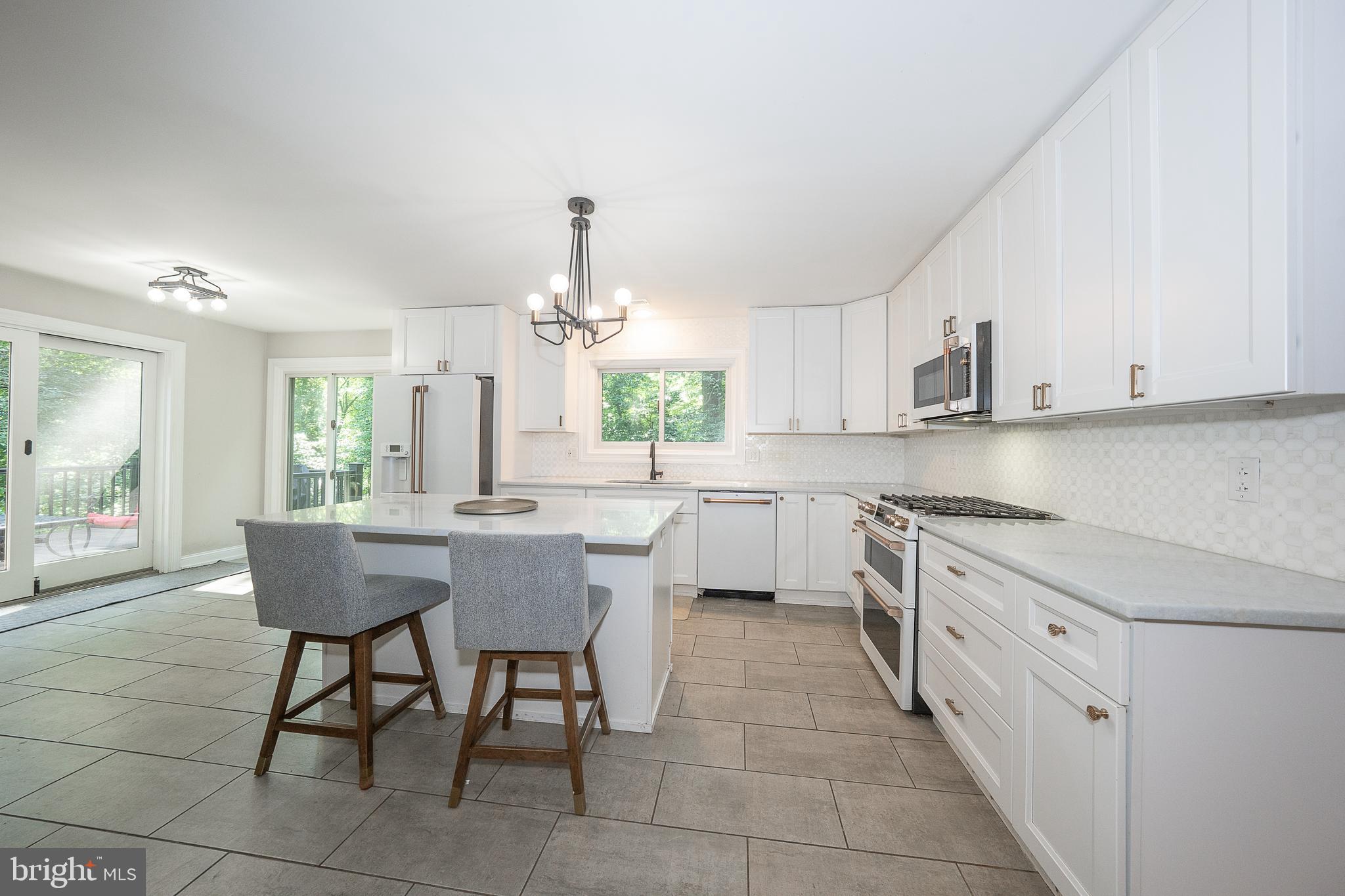 MEADOW BROOK - Residential