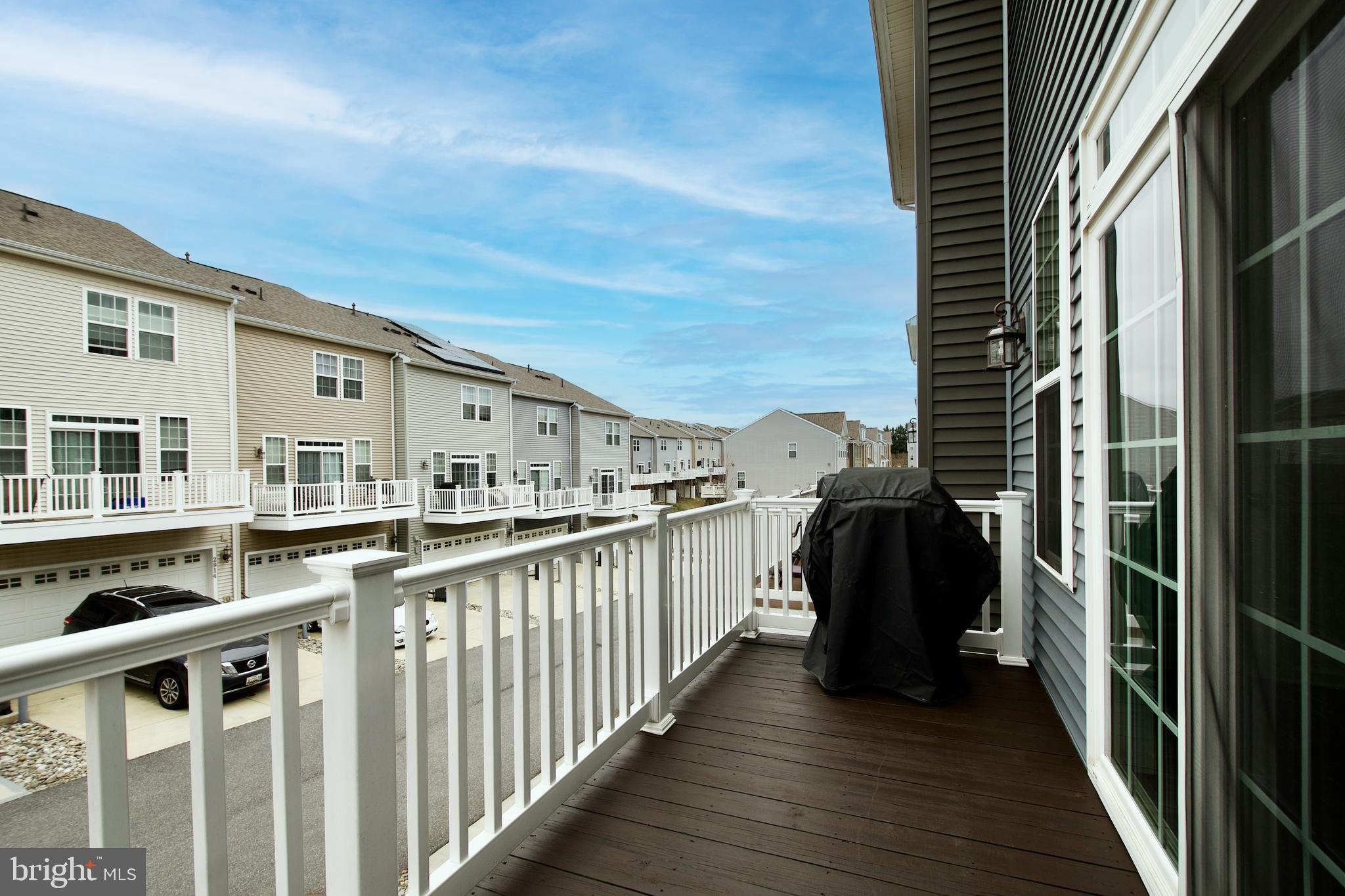 METRO POINTE - Residential